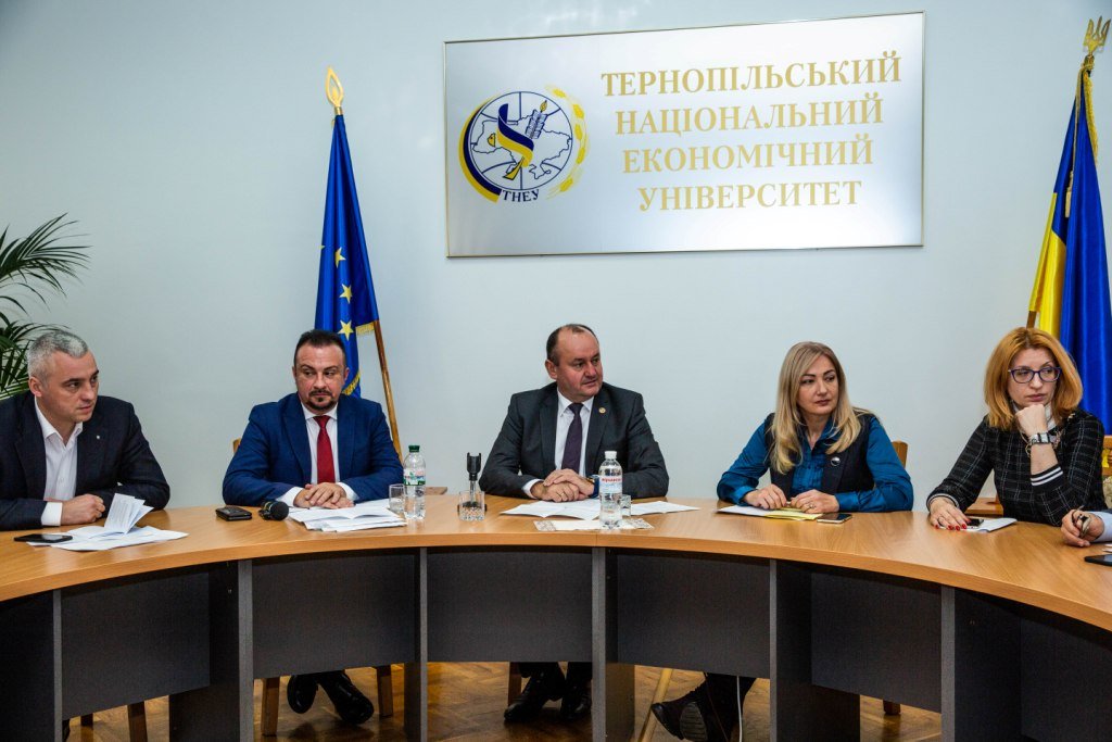Науковці ТНЕУ за круглим столом обговорювали шляхи успішного проектного менеджменту