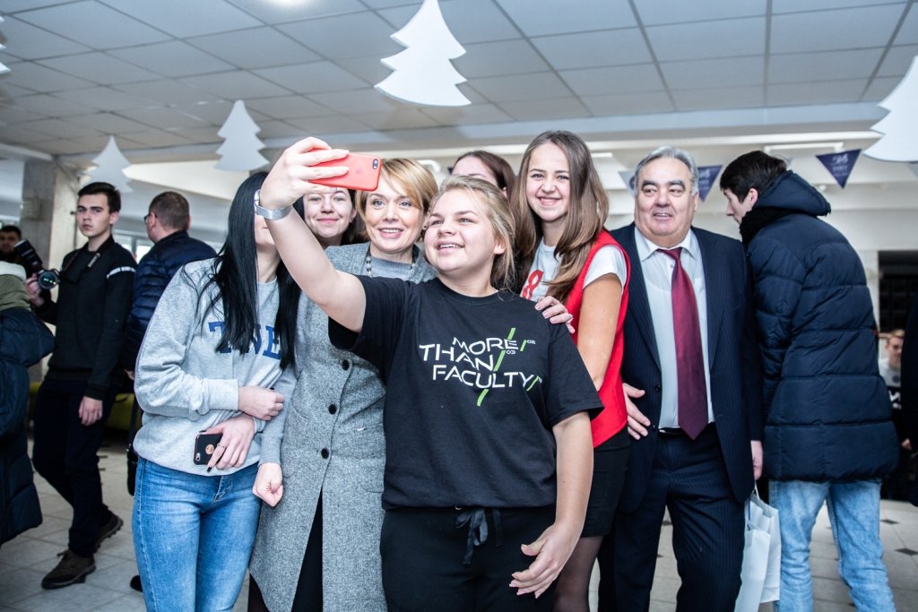 Лілія Гриневич та Арсеній Яценюк поспілкувалися зі студентами ТНЕУ під час відкритої лекції