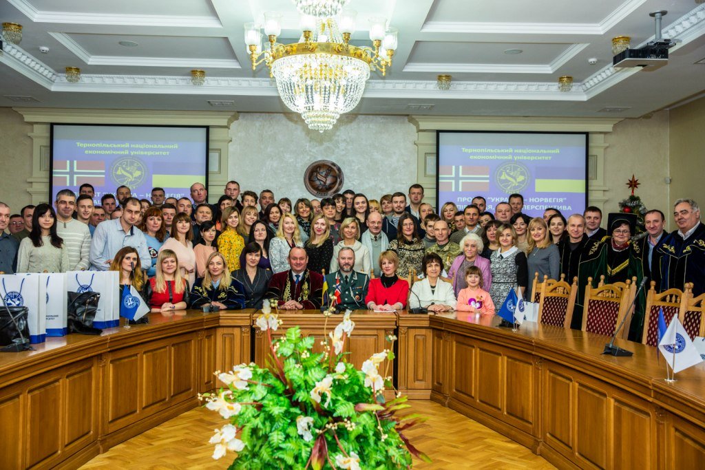 У ТНЕУ відбулася церемонія вручення дипломів випускникам проекту «Україна-Норвегія»