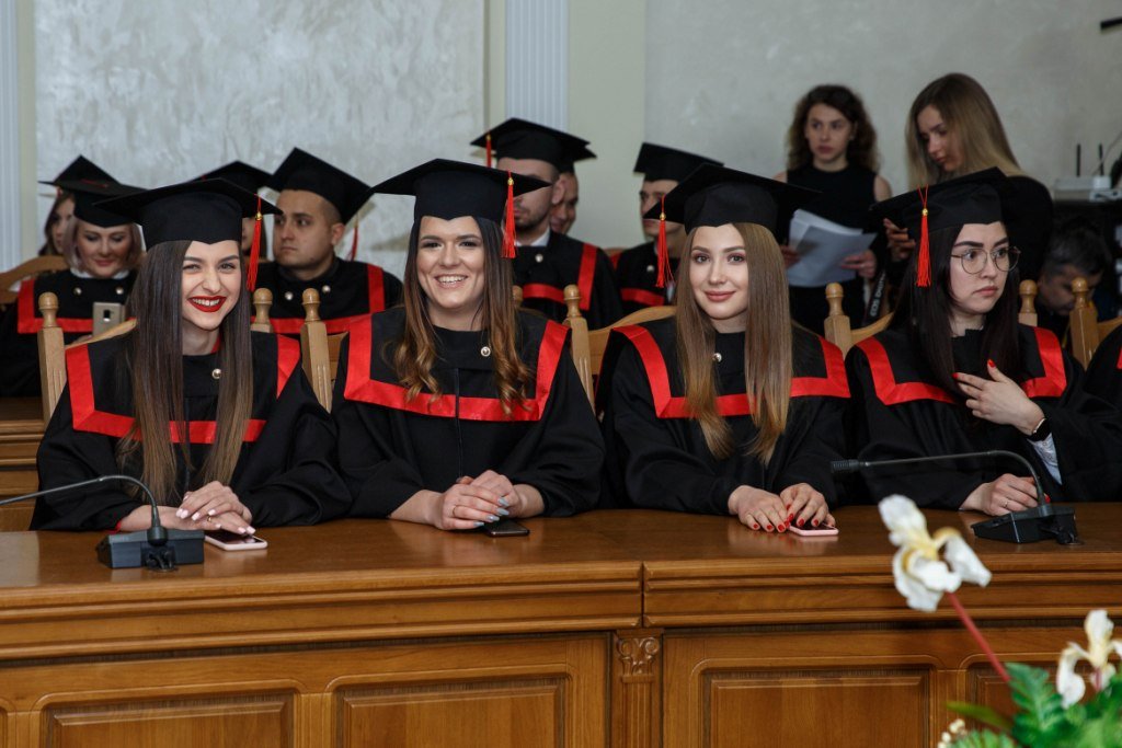 Випускники факультету економіки та управління отримали дипломи магістра!
