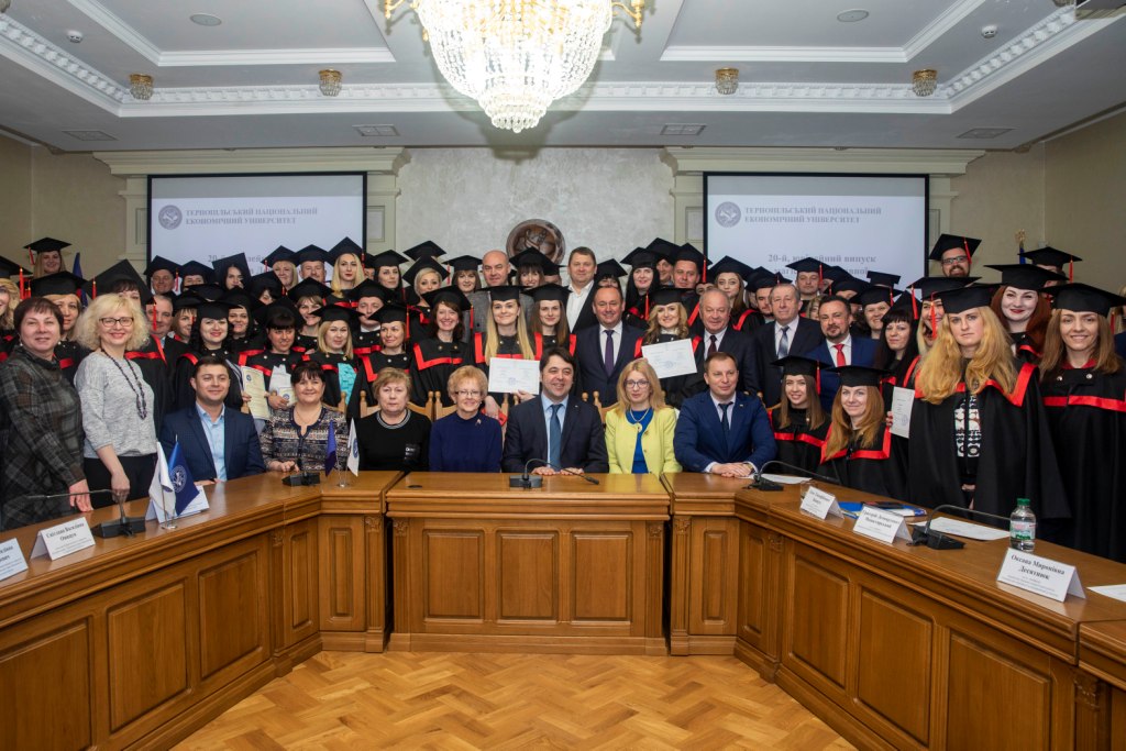 Вітаємо випускників Центру підготовки магістрів державної служби ТНЕУ!