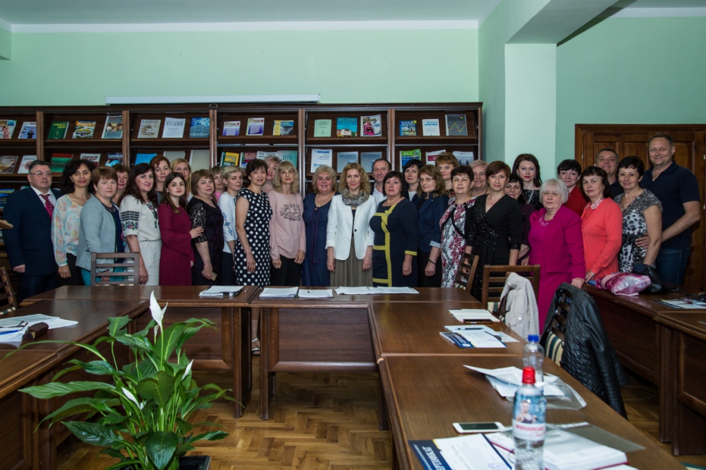 Учасники семінару «Теоретичні та практичні аспекти ведення бухгалтерського обліку та складання звітності в органах Державної казначейської служби України» отримали сертифікати