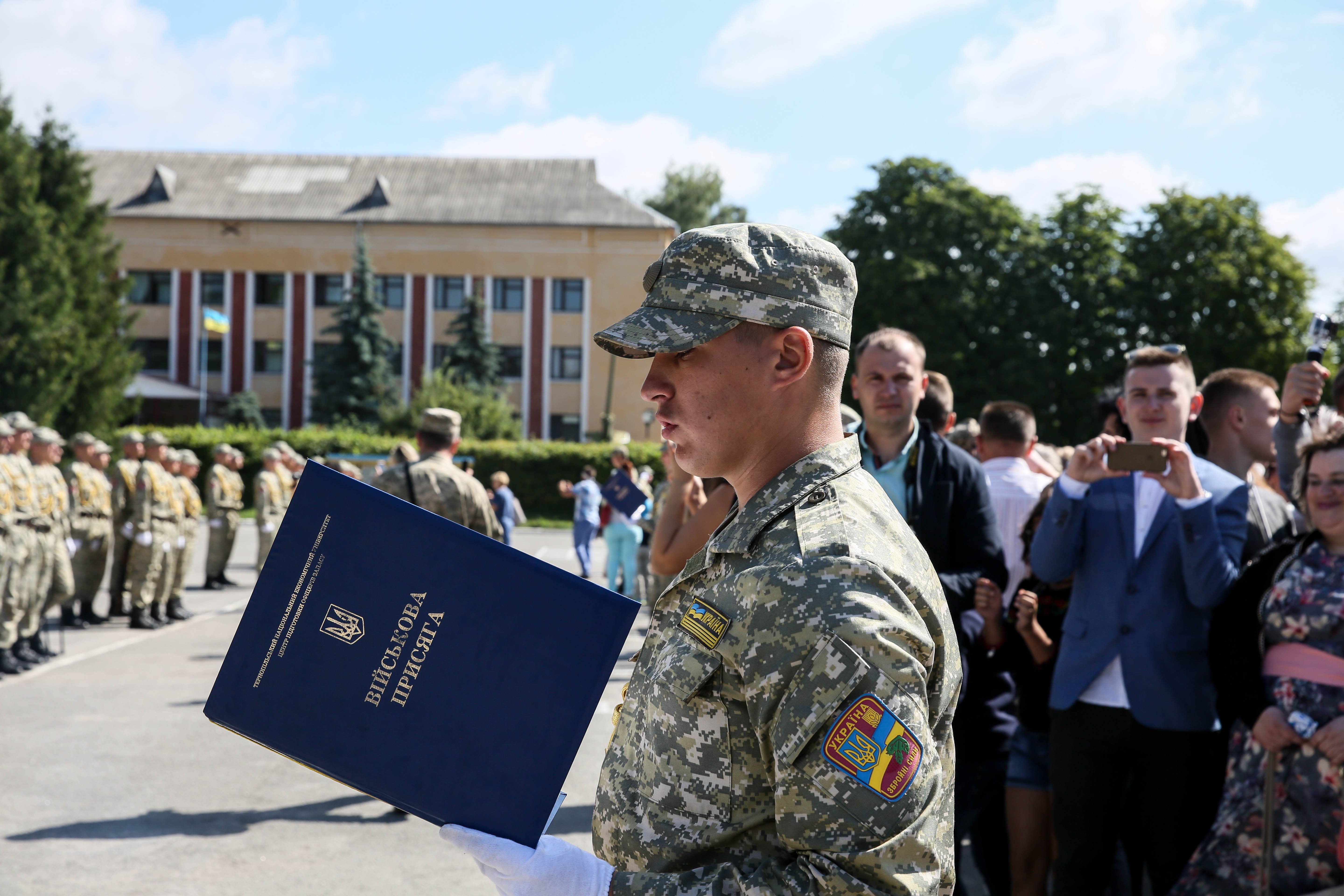 Випускники Центру підготовки офіцерів запасу ТНЕУ складуть Присягу