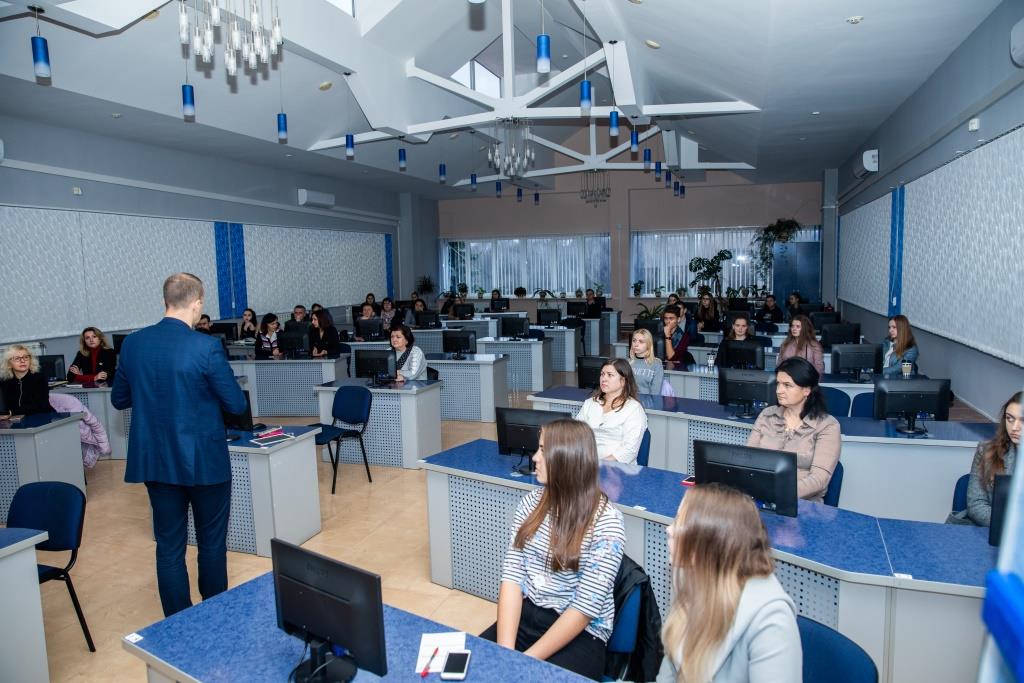 Семінар-тренінг «Можливості Еразмус+: обміни, навчання, практика, викладання, стажування та підвищення кваліфікації»