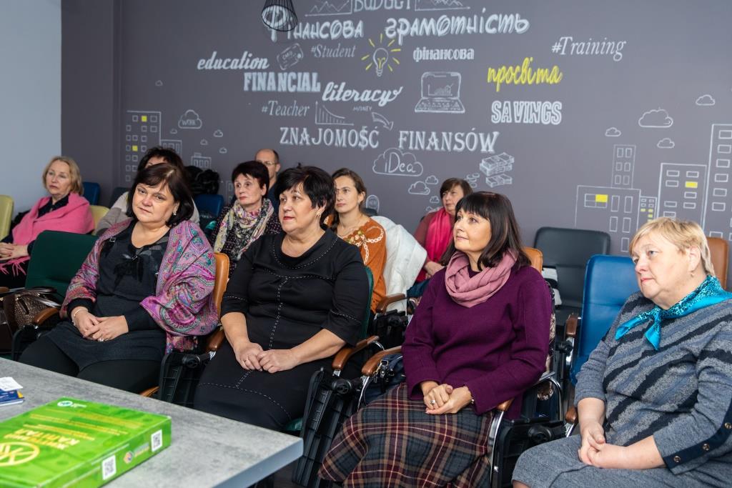 Вчителі з фінансової грамотності та викладачі кафедри обліку і оподаткування ТНЕУ в цікавій формі обмінювалися досвідом