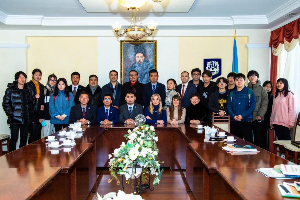 ТНЕУ відвідала делегація з Китайської Народної Республіки