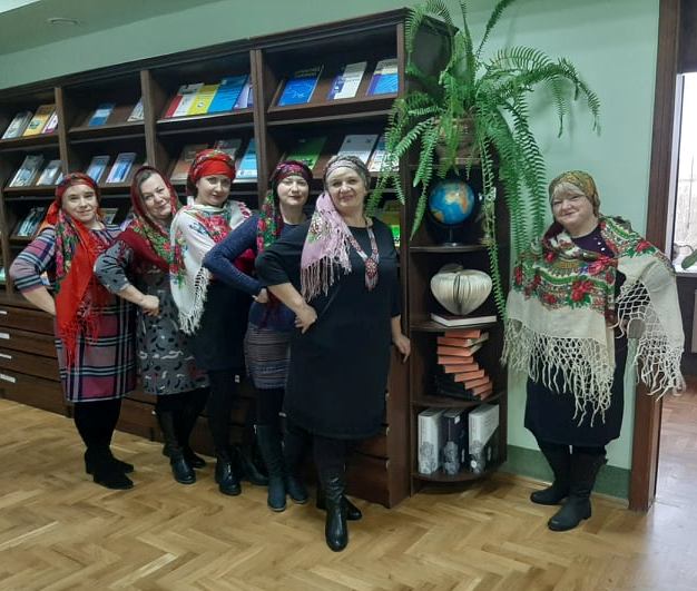 Працівники бібліотеки ім. Л. Каніщенка приєднались до святкування Всесвітнього дня української хустки