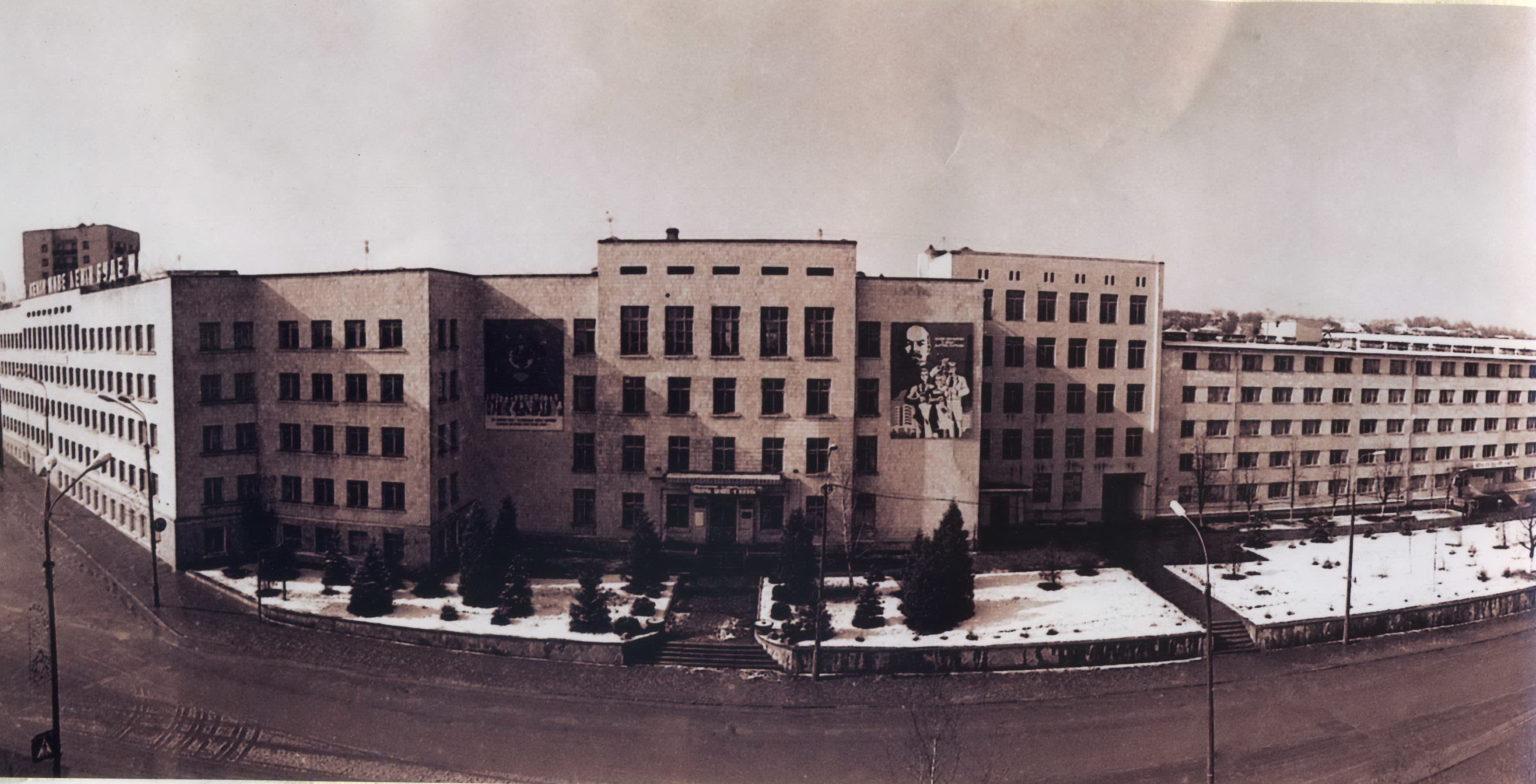 У 1971 році створено архів ЗУНУ
