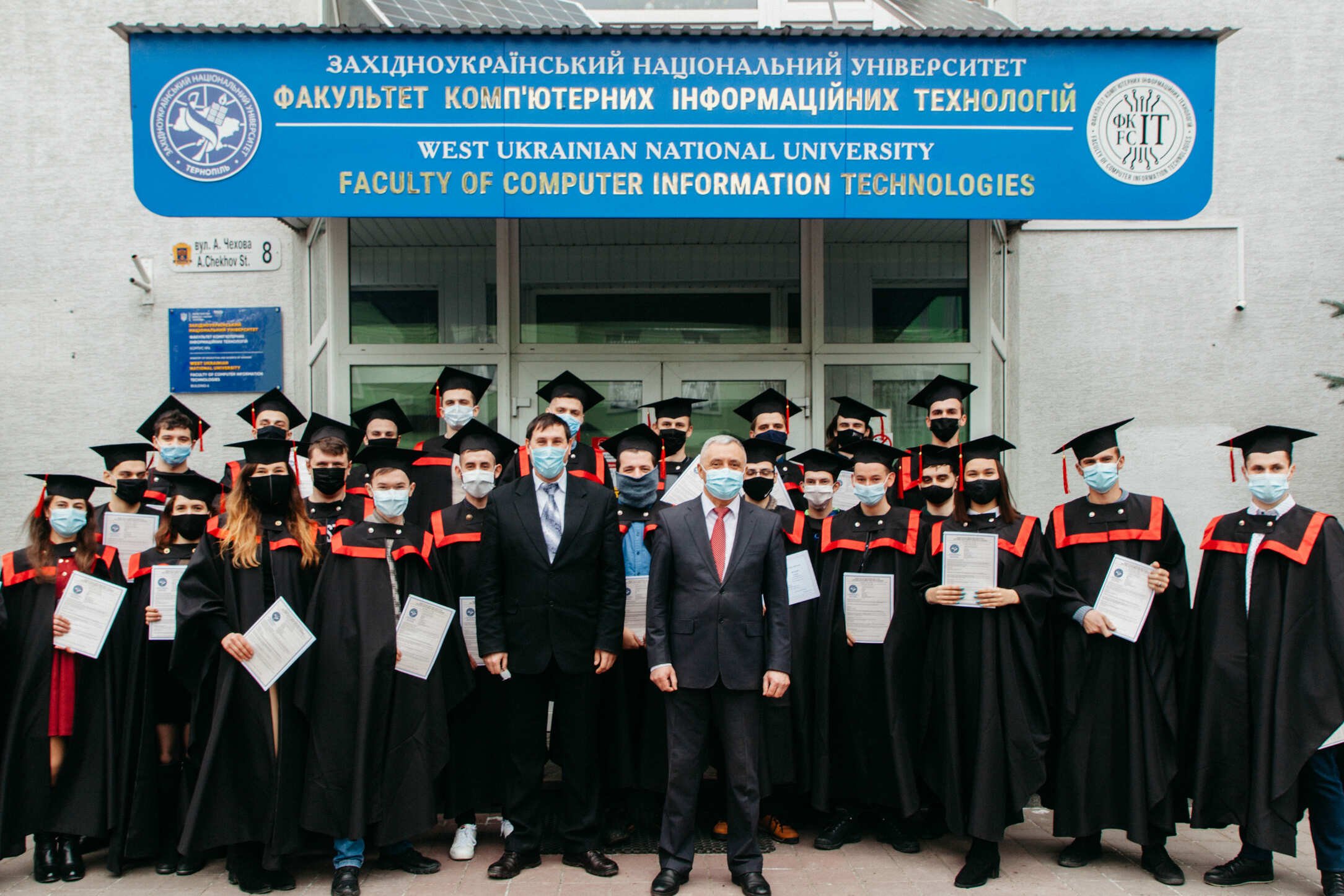 Вручення дипломів випускникам факультету комп’ютерних інформаційних технологій ЗУНУ