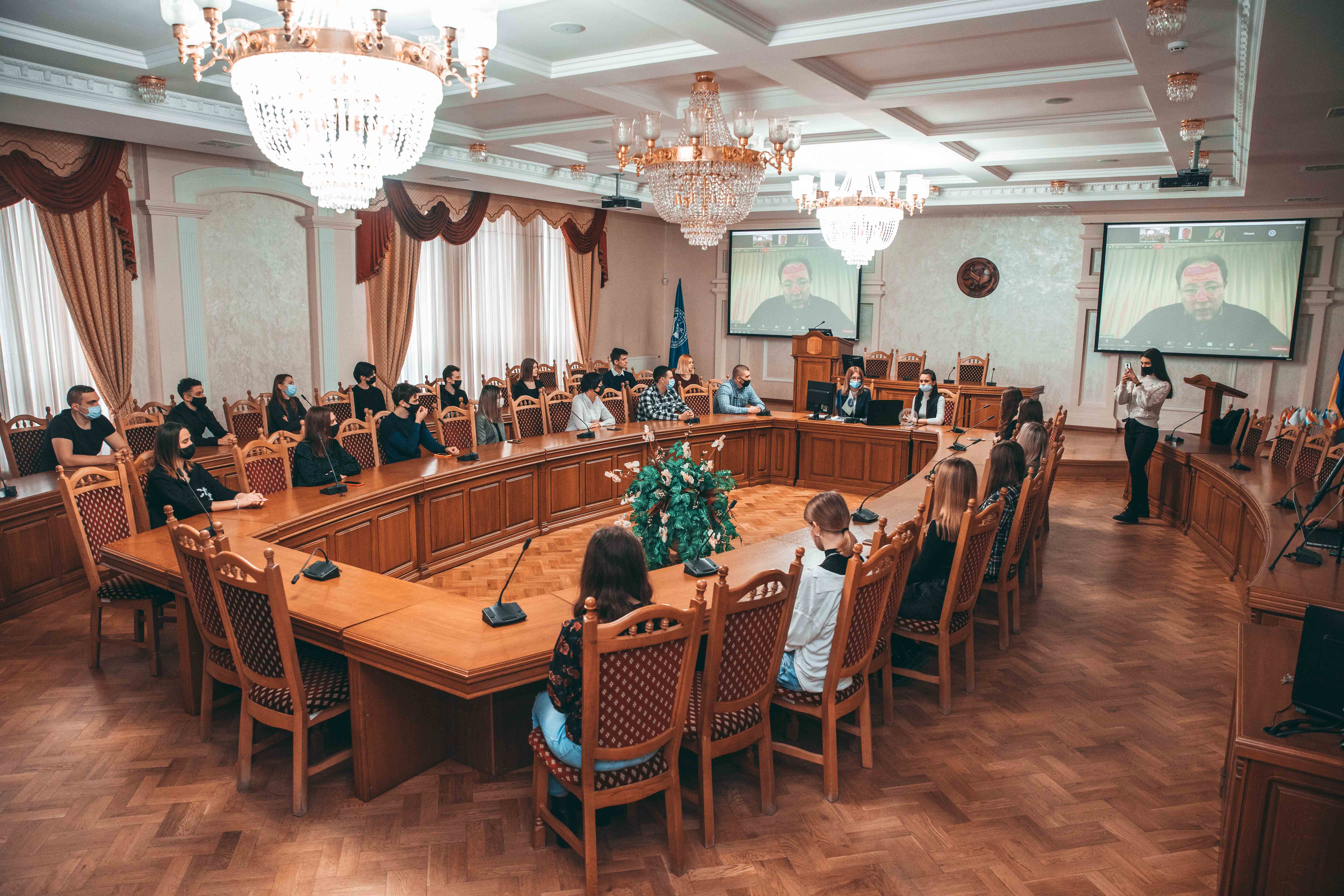 Сьогодні у Західноукраїнському національному університеті відбулася зустріч із Надзвичайним та Повноважним Послом України в Японії Сергієм Корсунським.