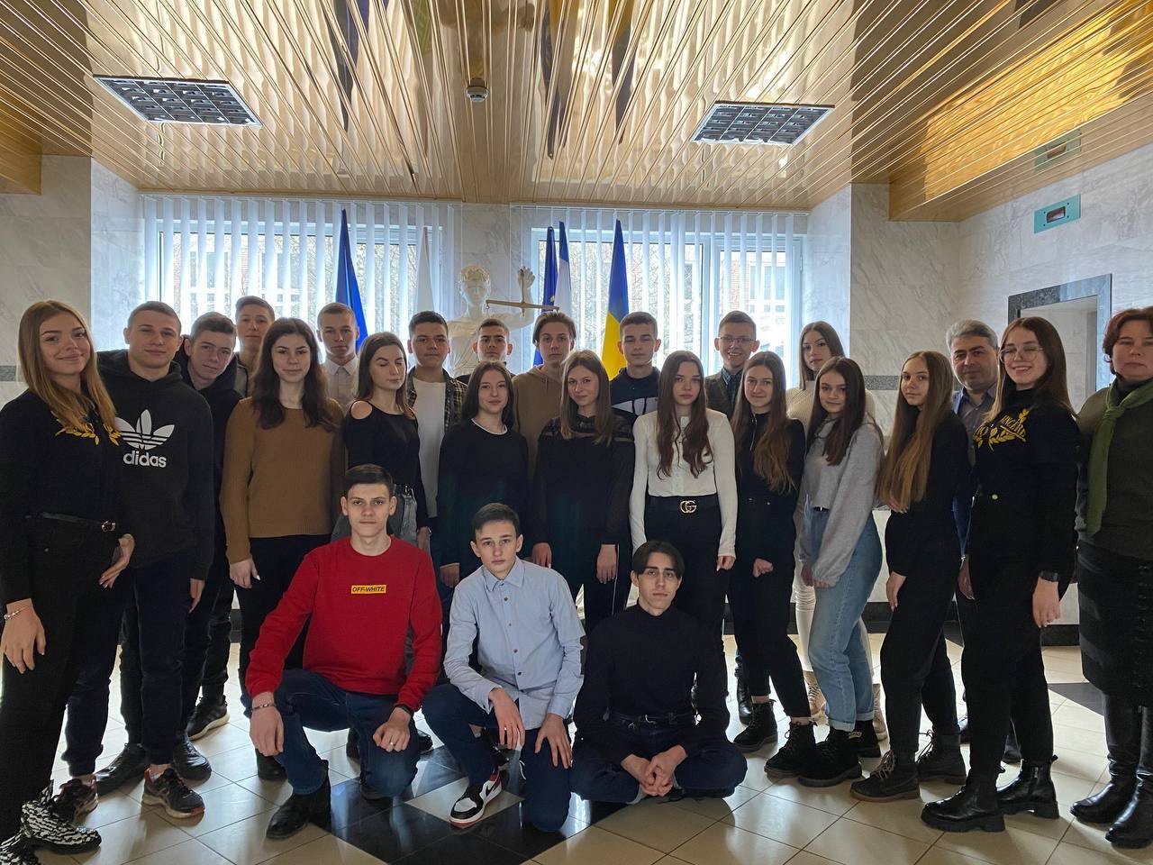 Зустріч учнівської молоді 10 класів Тернопільскої ЗОШ №19 з викладачами та студентами юридичного факультету