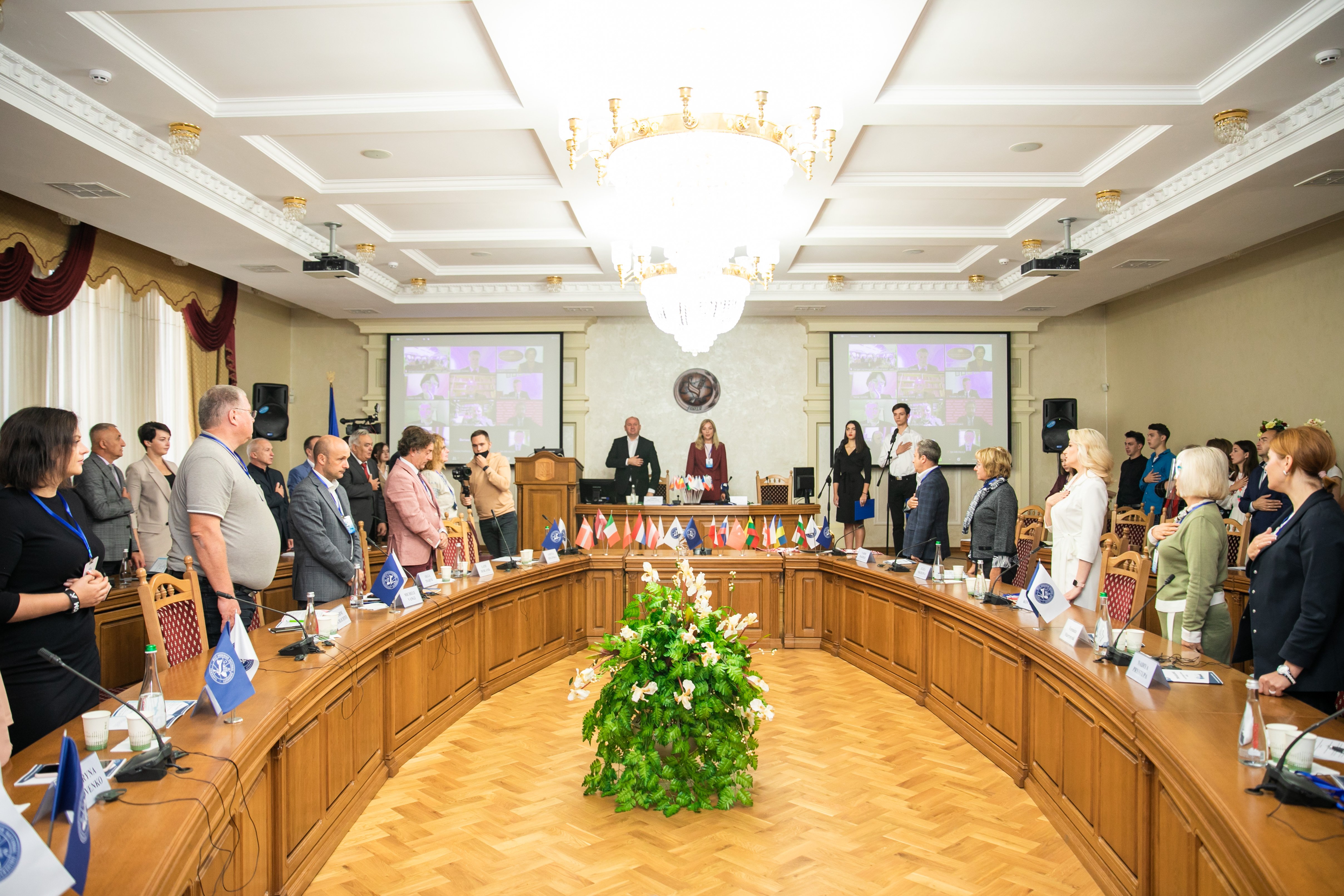 У класичному університеті Тернополя зібралися науковці із понад 40 країн світу