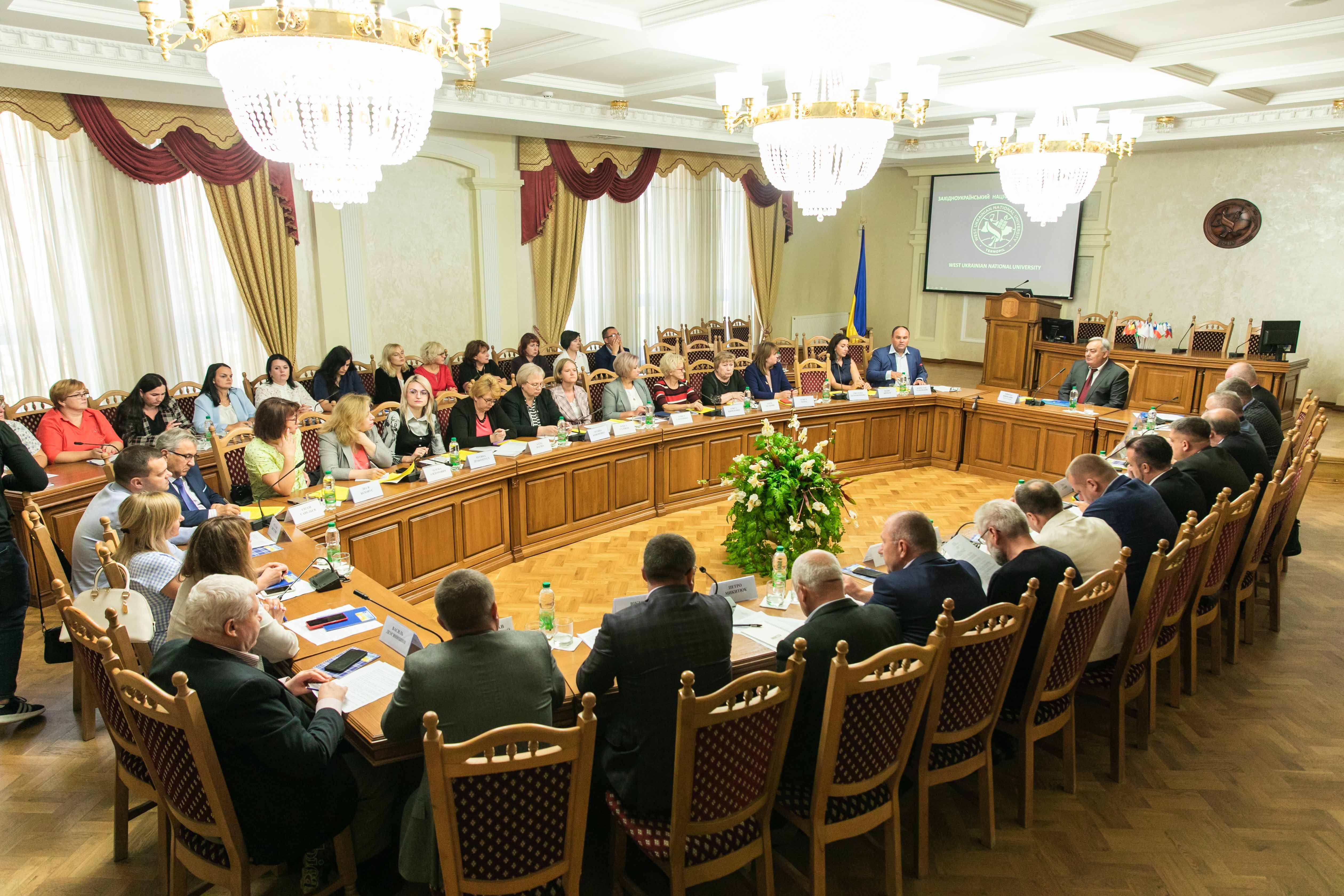 Вектори удосконалення професійного навчання державних службовців та посадових осіб місцевого самоврядування