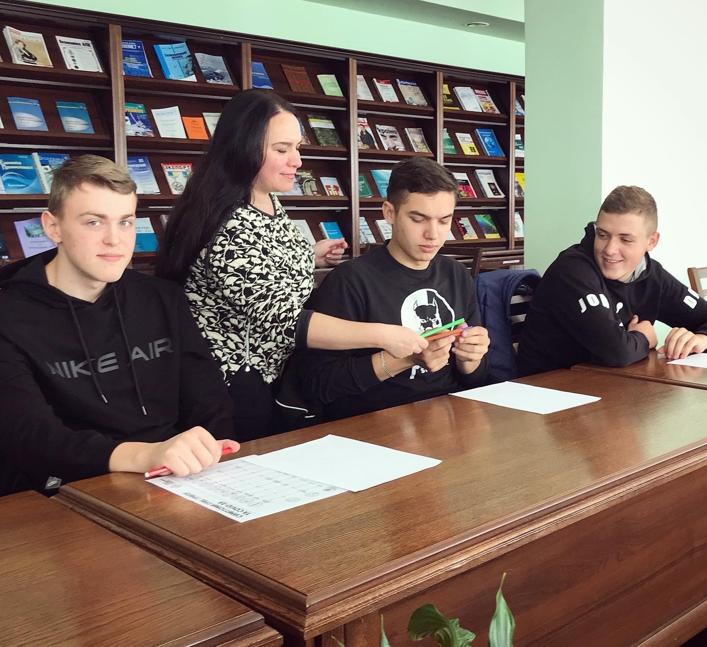 Дискусія «Паперова чи електронна книга: переваги та недоліки»