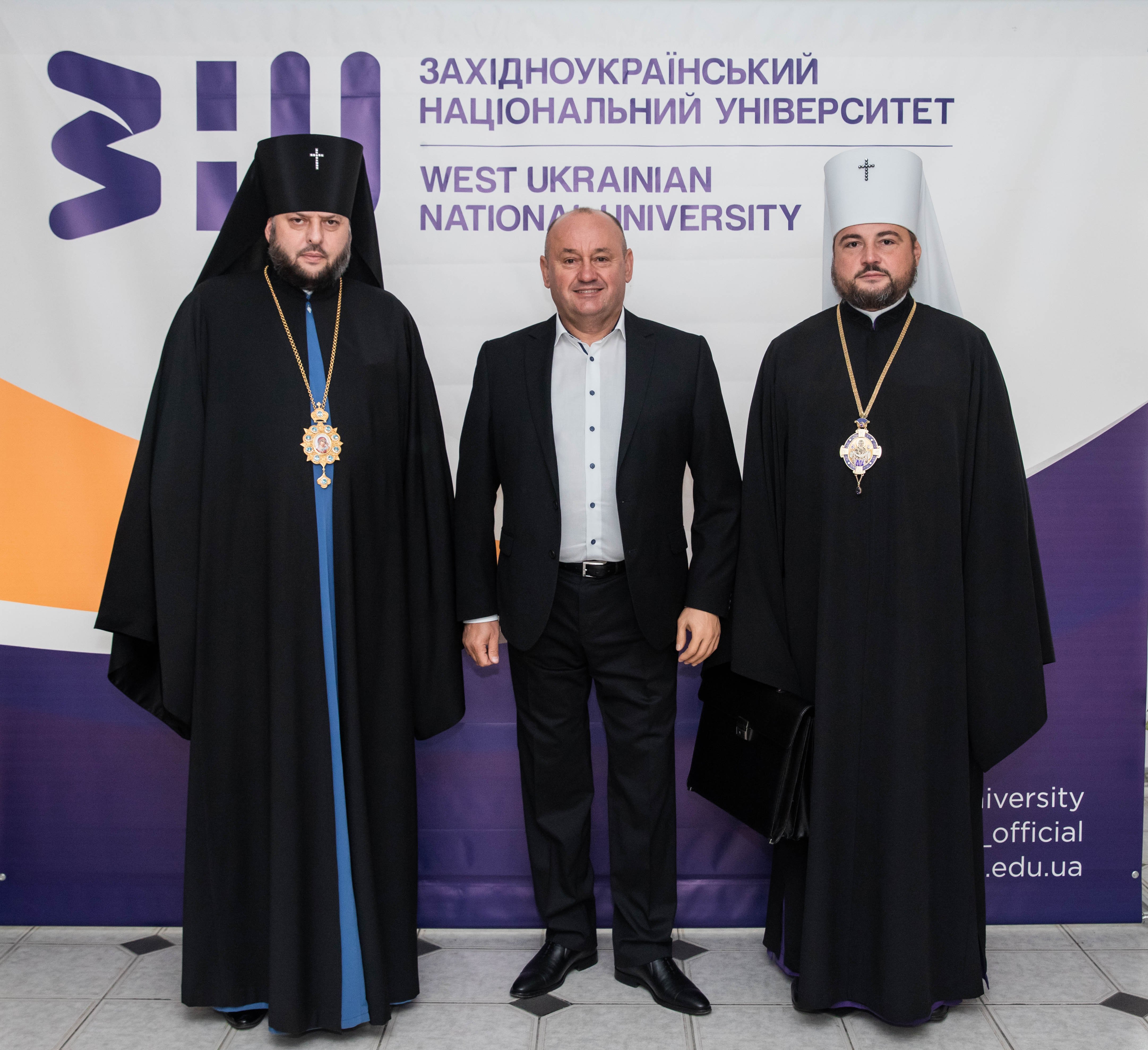 Факсимільне видання Пересопницького Євангелія подарували колективу ЗУНУ