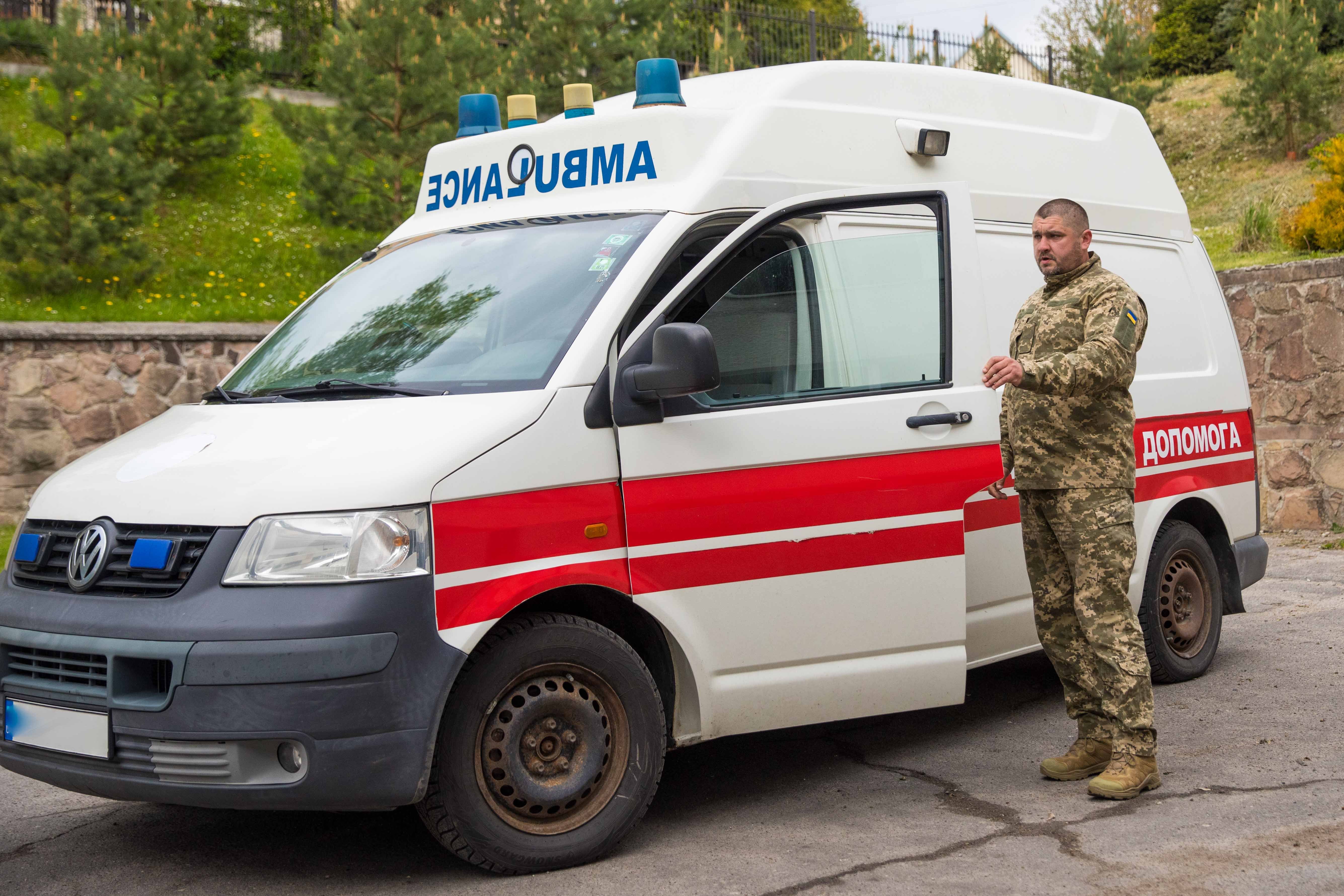 Автомобіль швидкої допомоги на передову