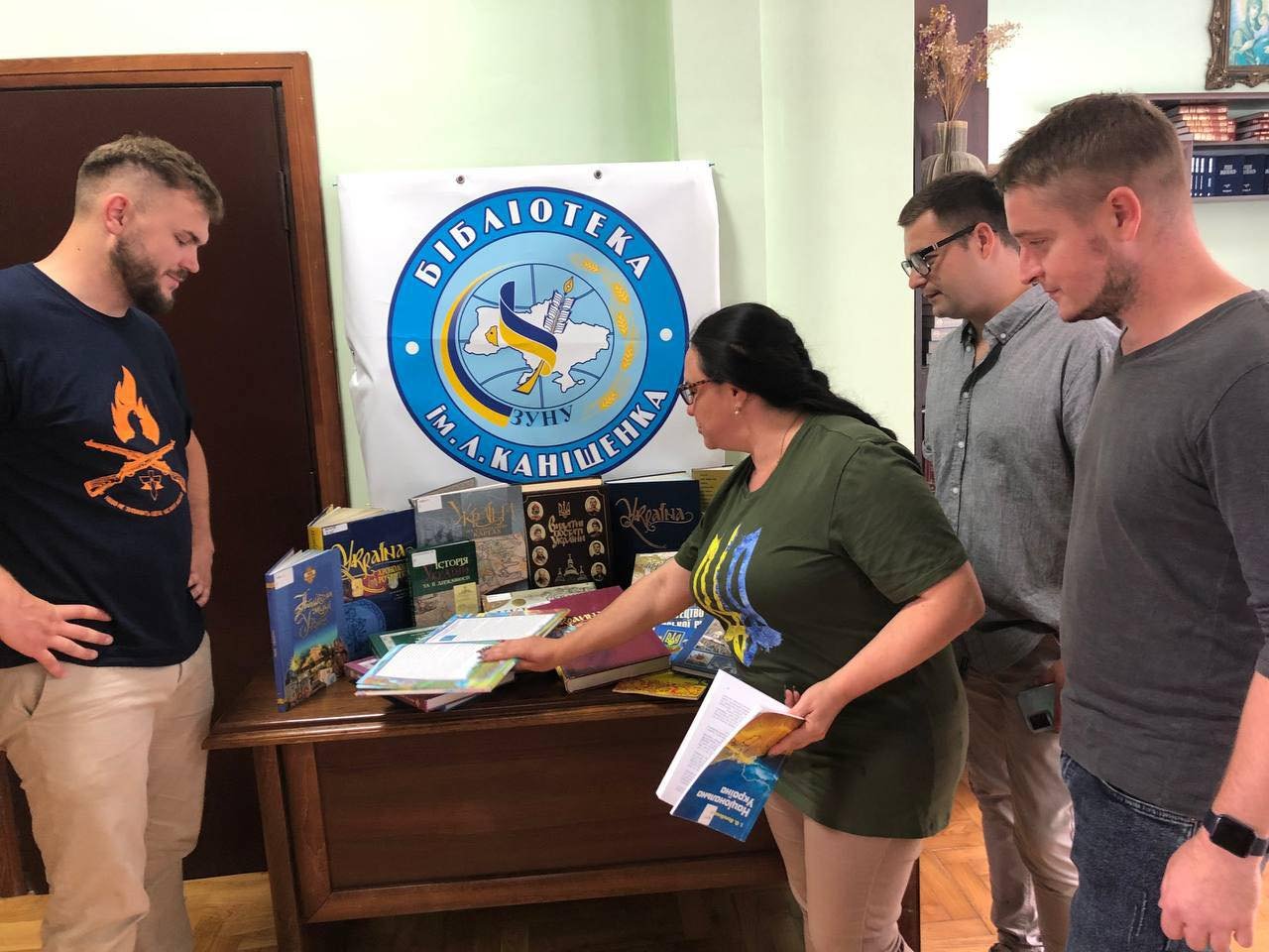 Літературна година у бібліотеці ім. Л. Каніщенка ЗУНУ