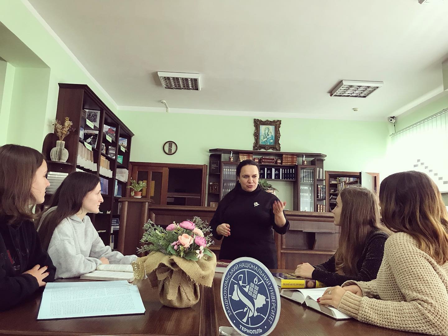 Літературна година «Михайло Грушевський: історик і будівничий нації»