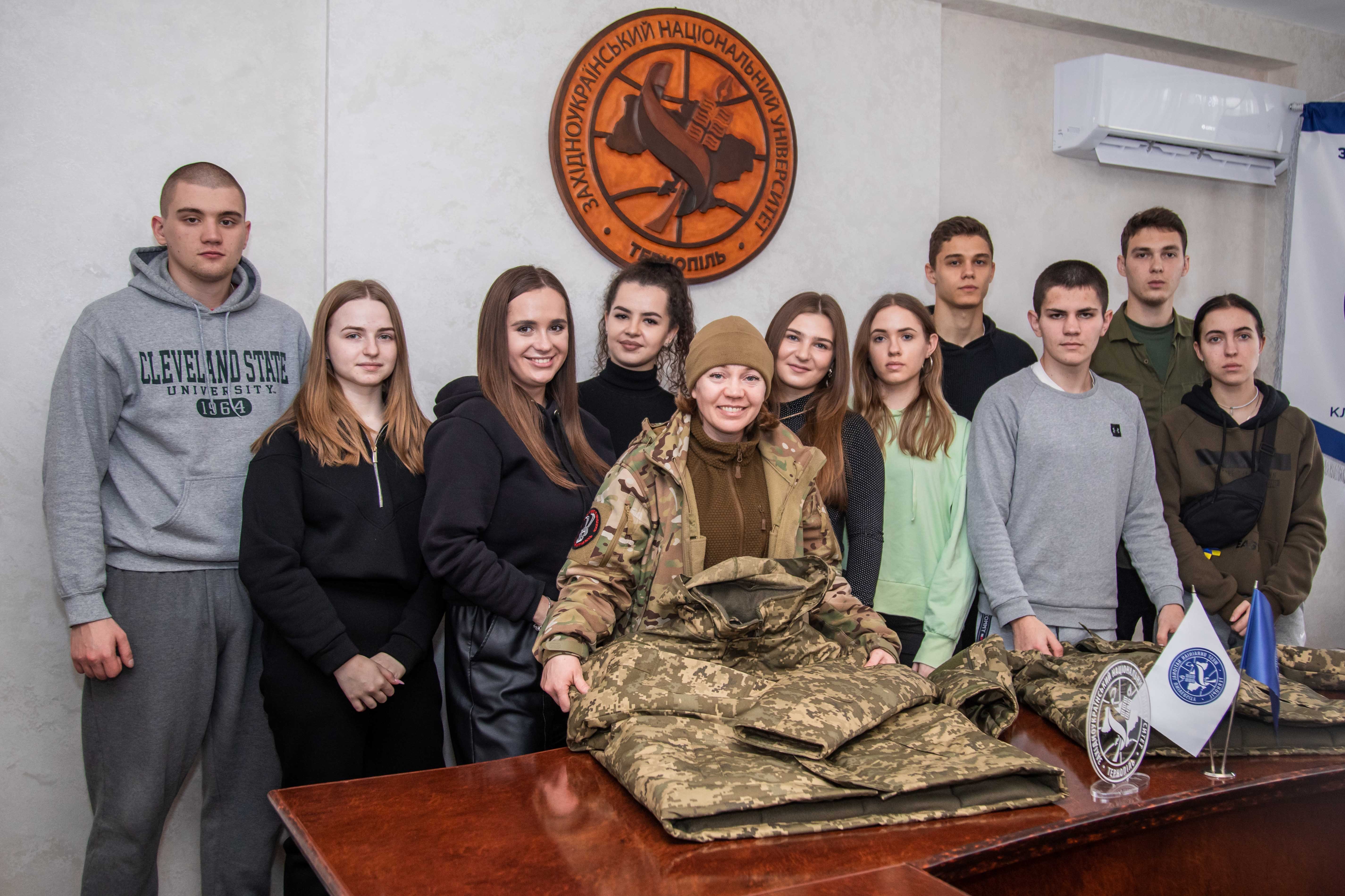 Студенти Західноукраїнського національного університету передали теплий одяг для захисників та захисниць!