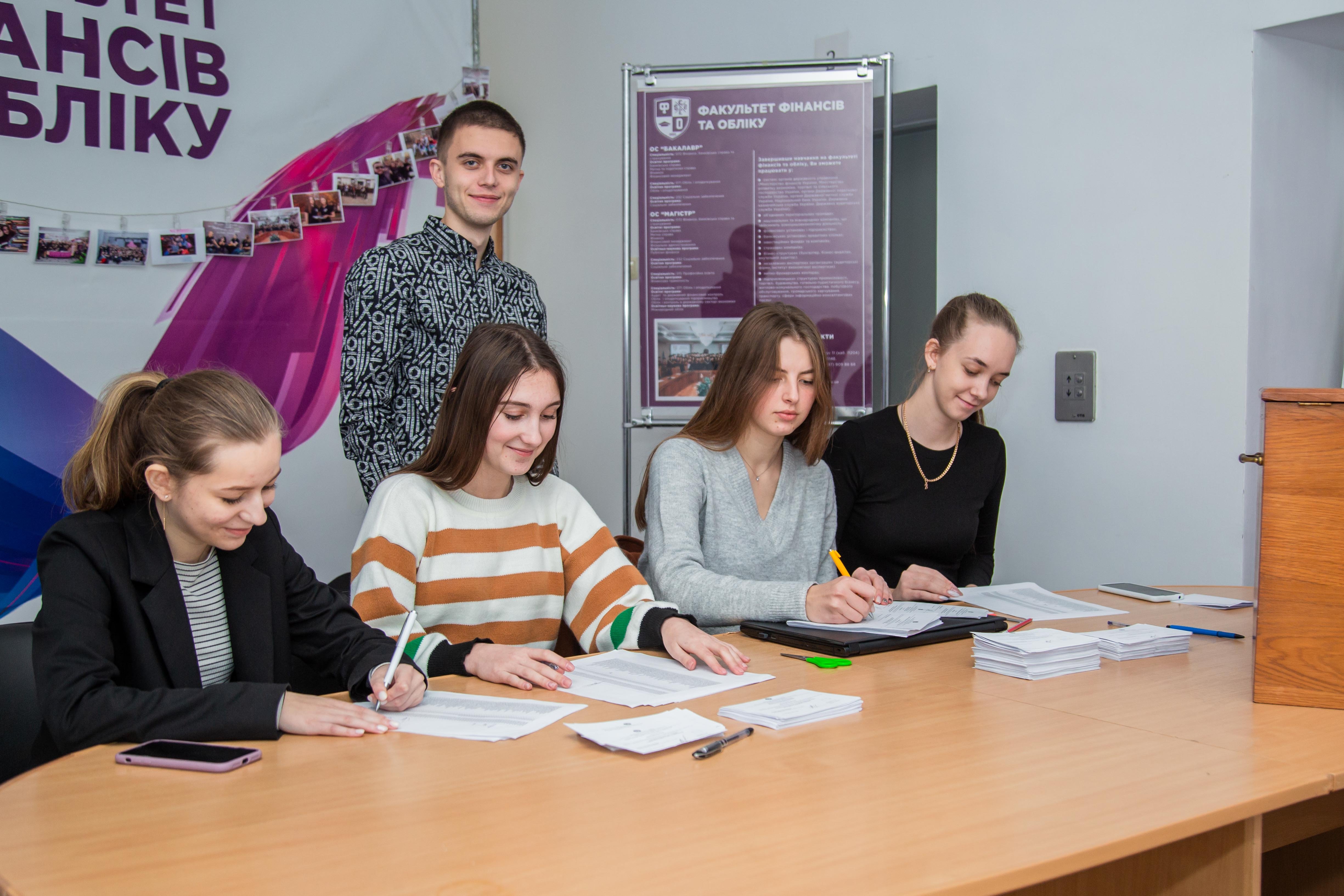 Вибори студентських деканів та голови Університетської ради студентів