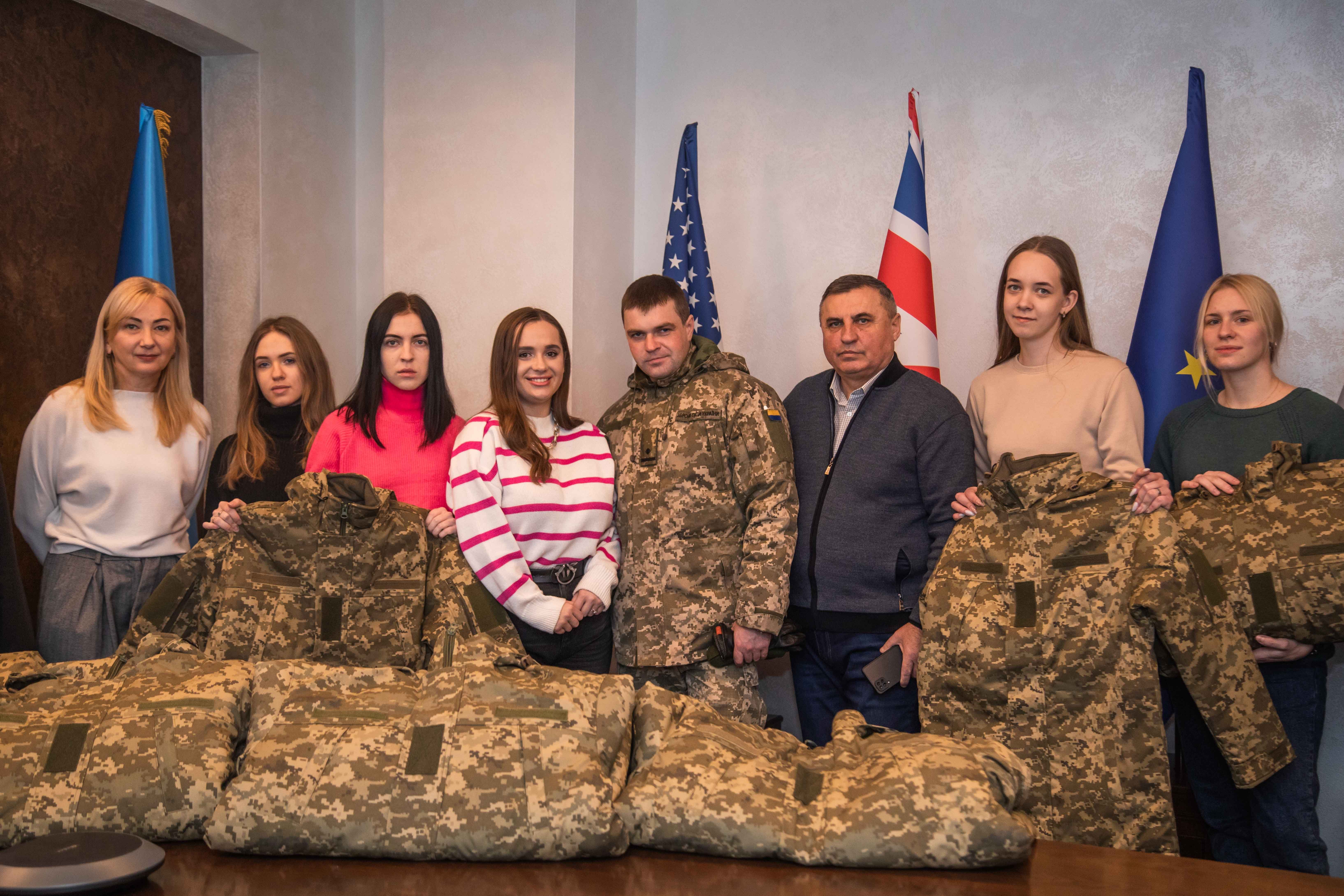 Студенти класичного університету Тернополя передали третю партію теплого одягу для захисників України!