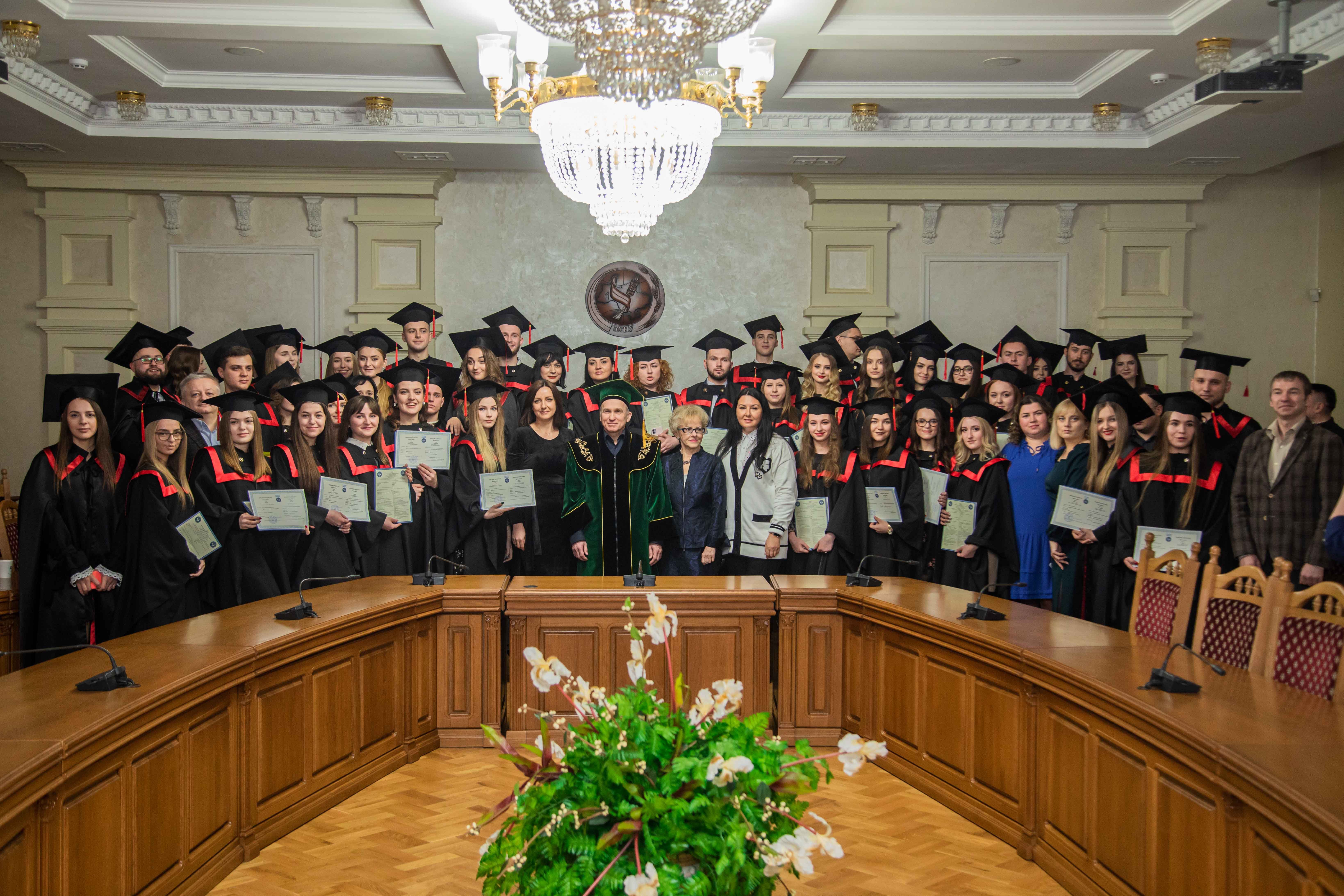 Вручення дипломів магістрам факультету фінансів та обліку ЗУНУ
