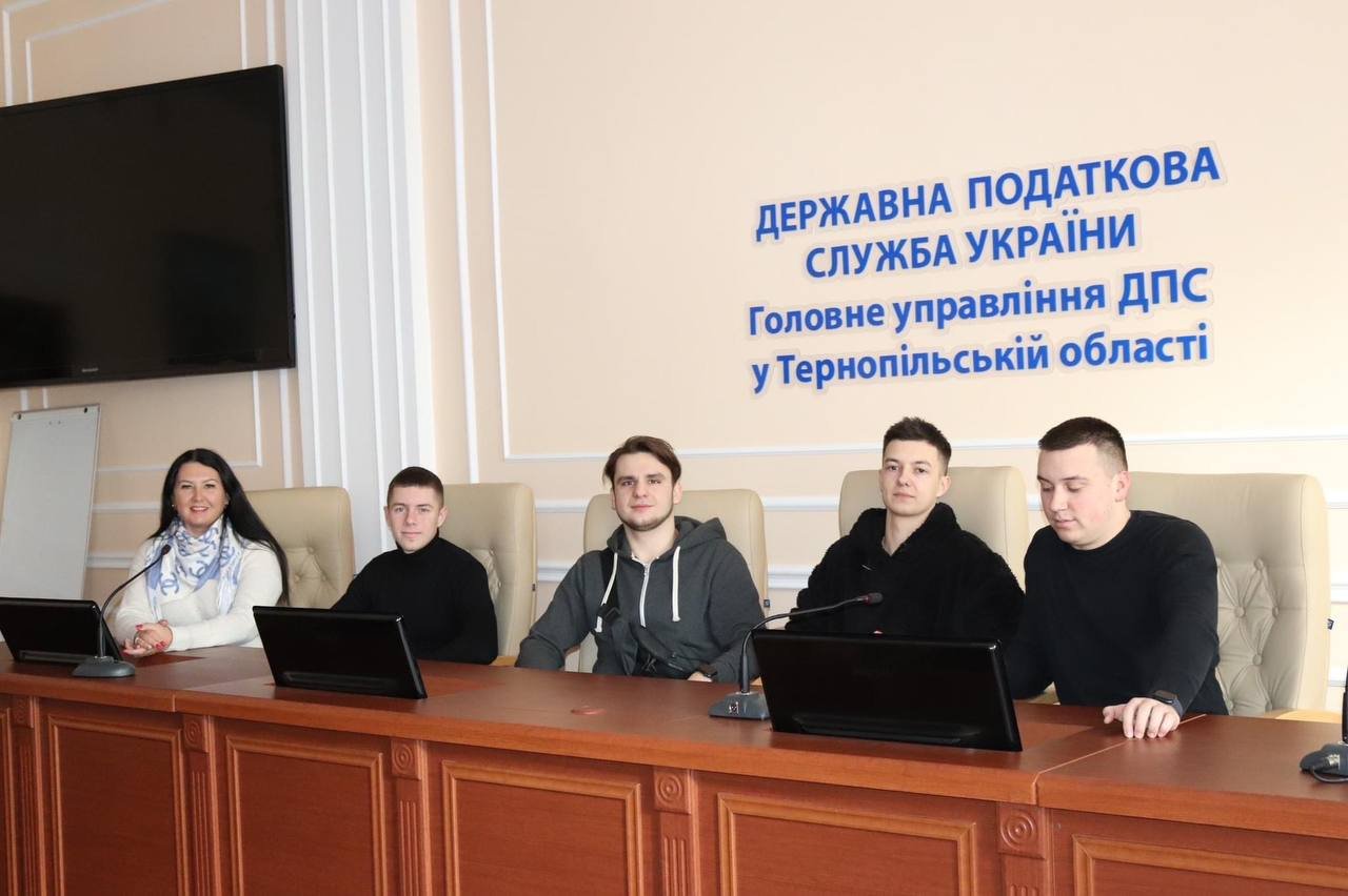 Студенти ФФО відвідали центр обслуговування платників Тернопільської ДПІ ГУ ДПС у Тернопільській області