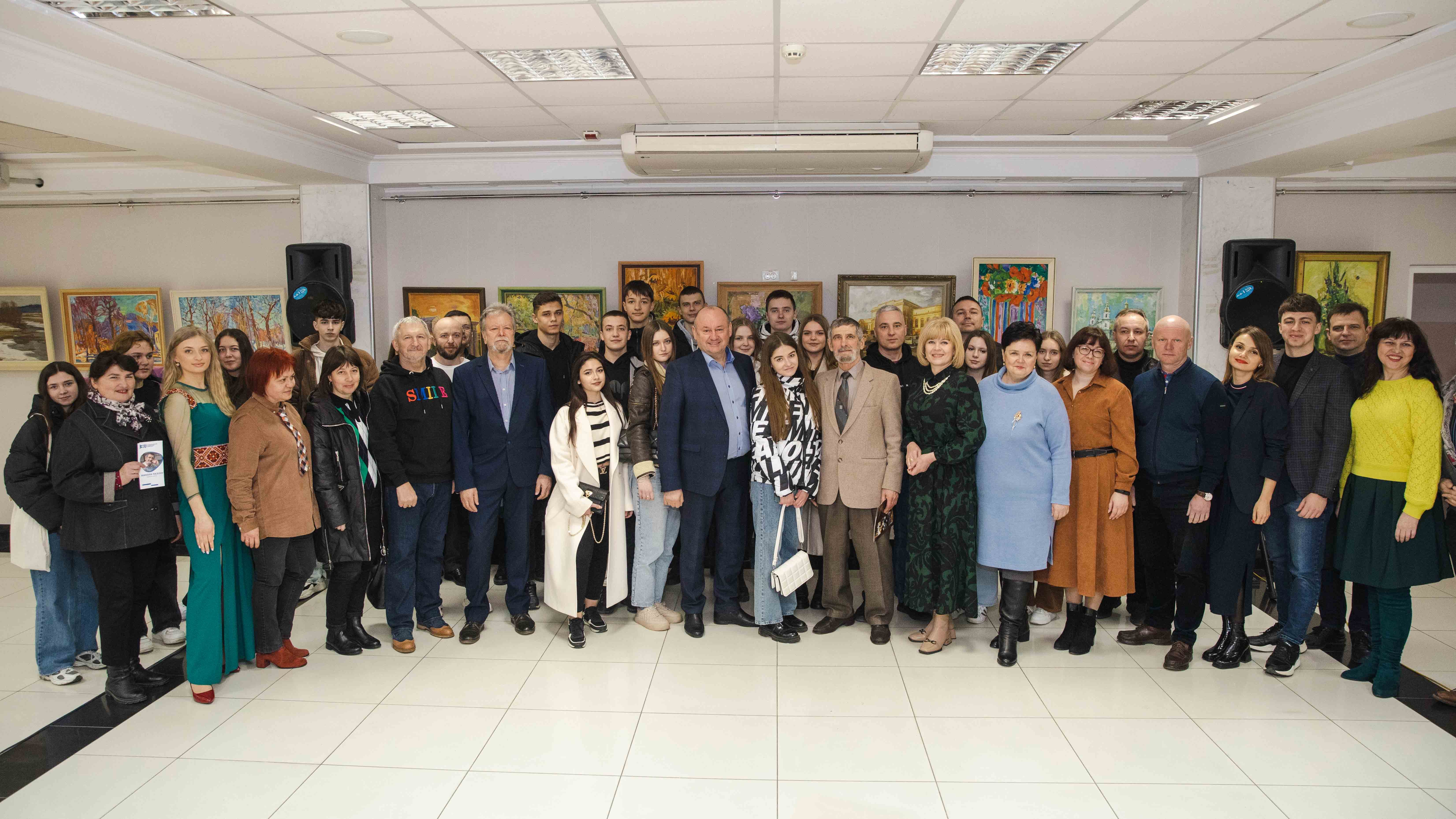 В університеті відкрилася виставка Миколи Пазізіна