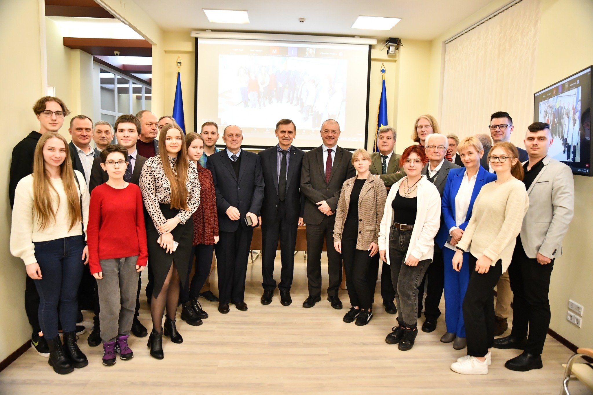 Старший викладач кафедри міжнародних економічних відносин Олександр Сохацький взяв участь у круглому столі «Формула миру Володимира Зеленського»