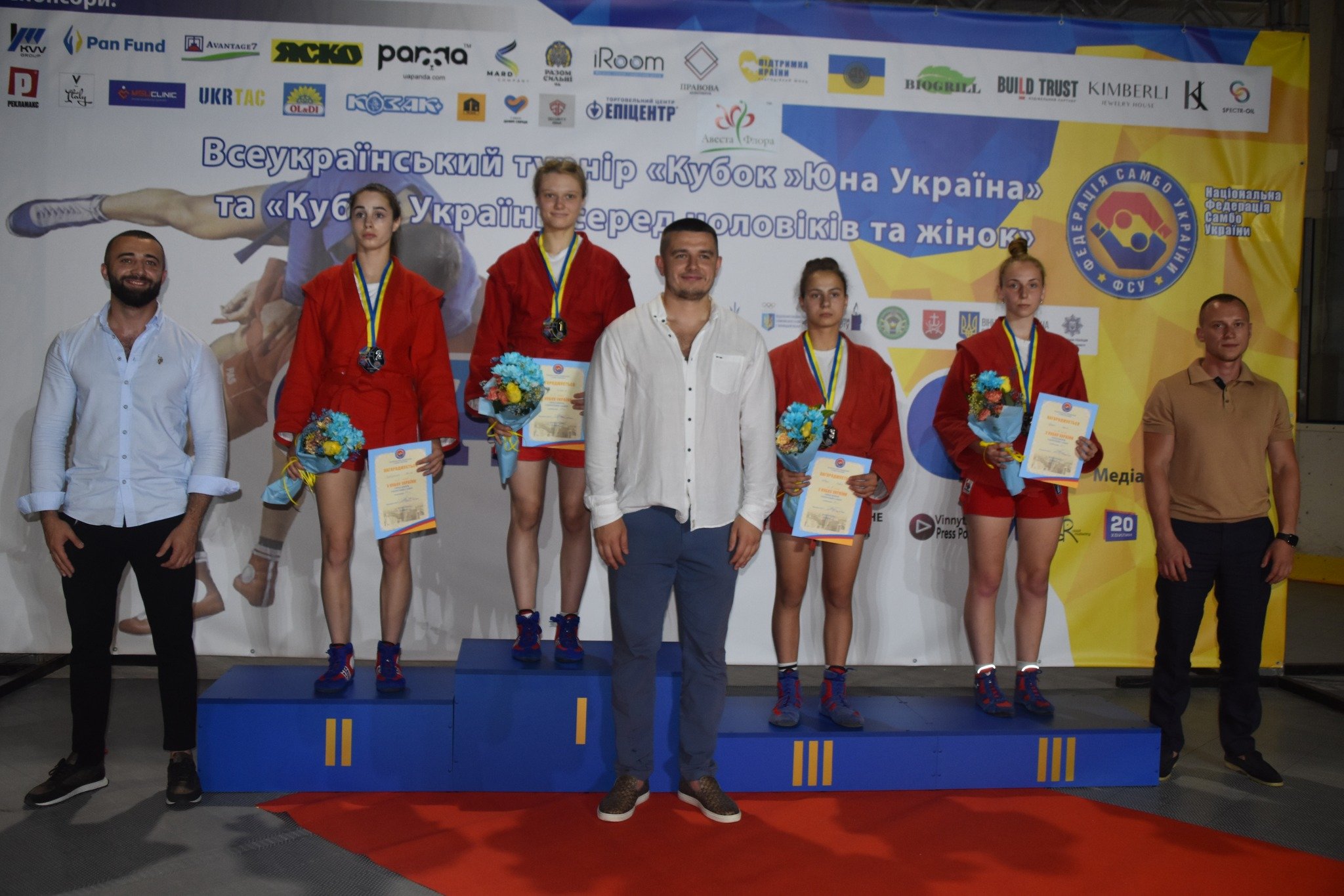 Золото та бронза на Кубку України з боротьби самбо