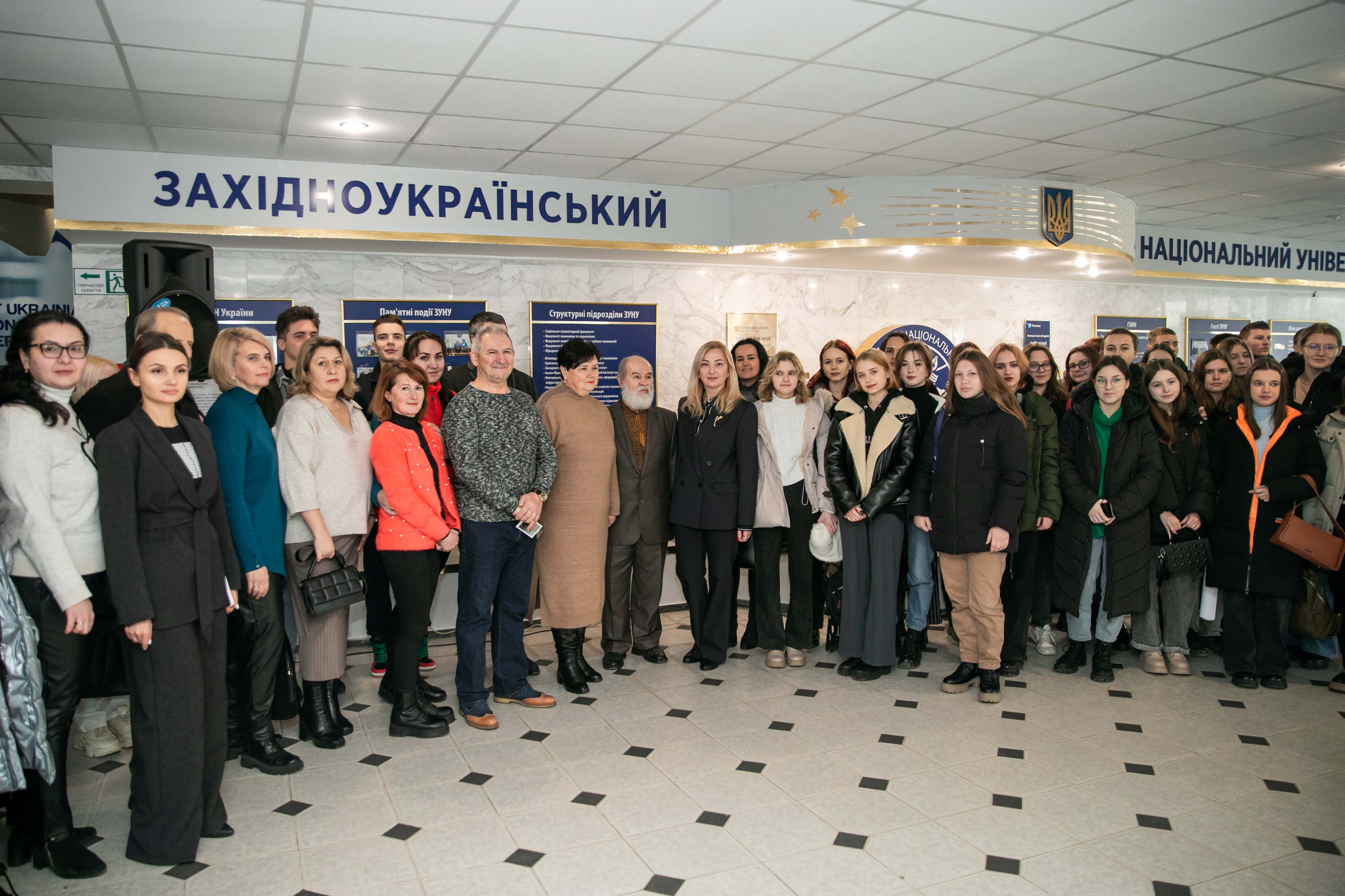 Відкриття виставки Богдана Ткачика «З Різдвом до Перемоги»