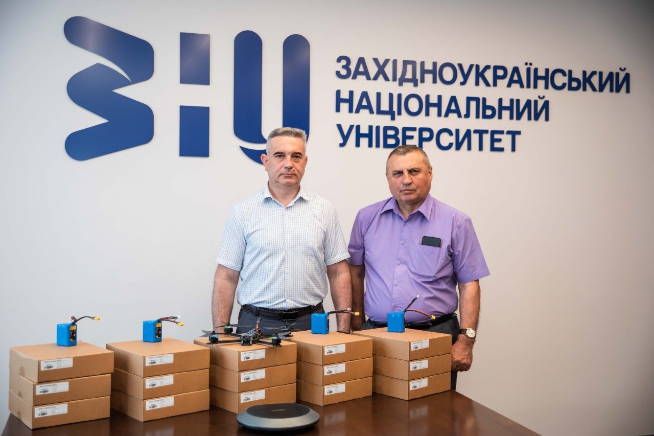 Колектив ЗУНУ придбав 15 дронів для захисників!