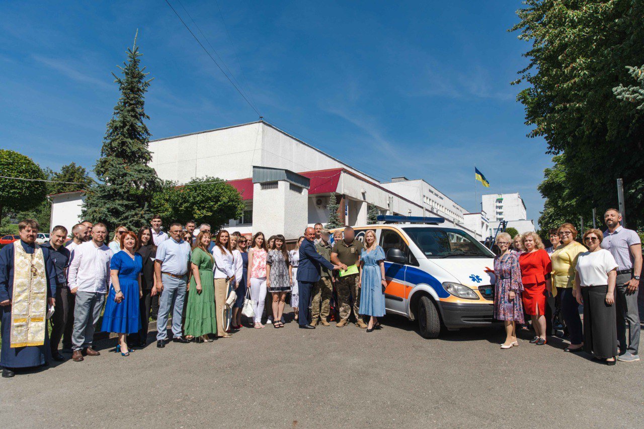 Колектив кафедри фінансів ім. С. І. Юрія придбав автомобіль швидкої допомоги для ЗСУ