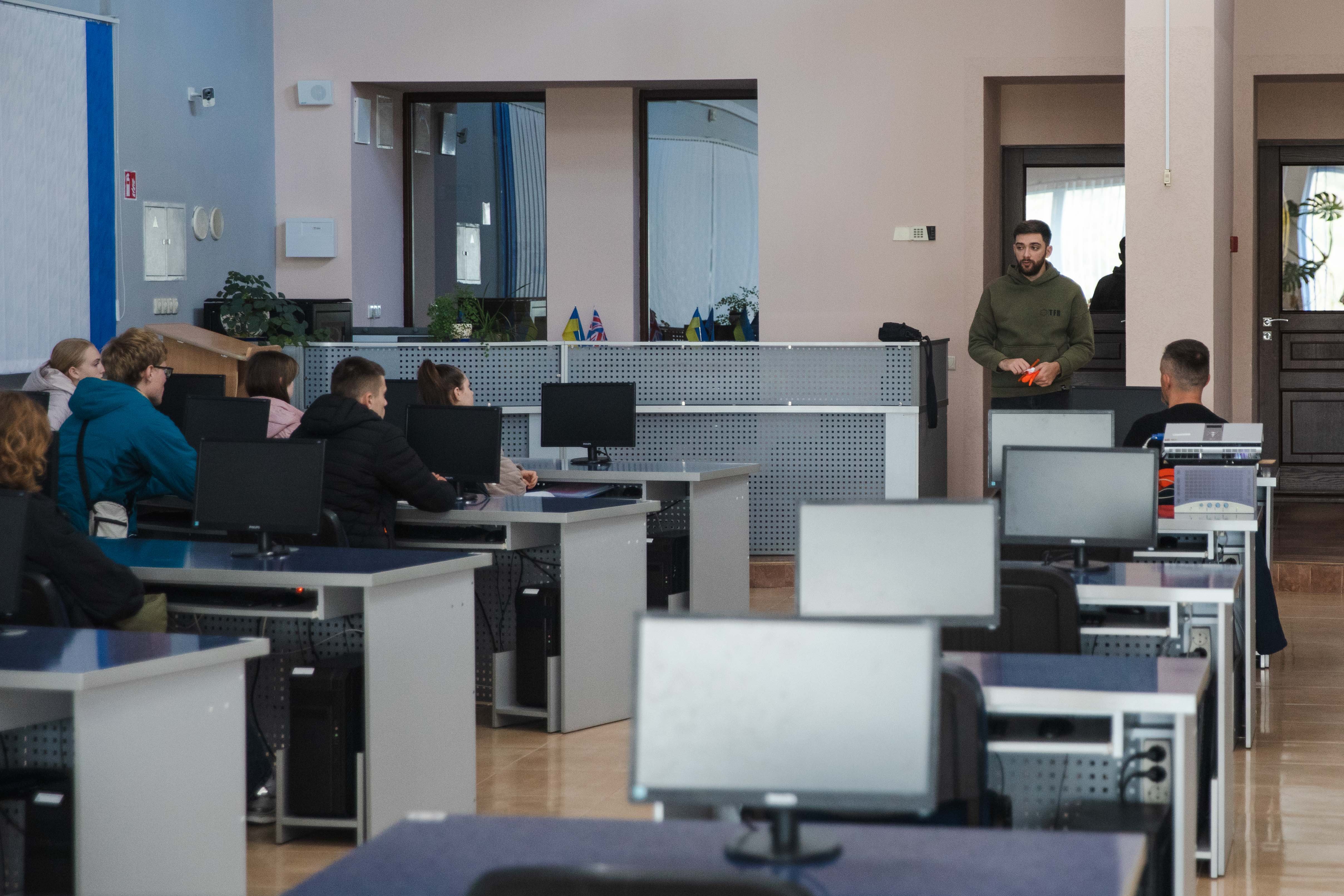 Студенти факультету фінансів та обліку та ВСП «Фаховий коледж економіки, права та інформаційних технологій ЗУНУ» пройшли навчання з надання першої домедичної допомоги