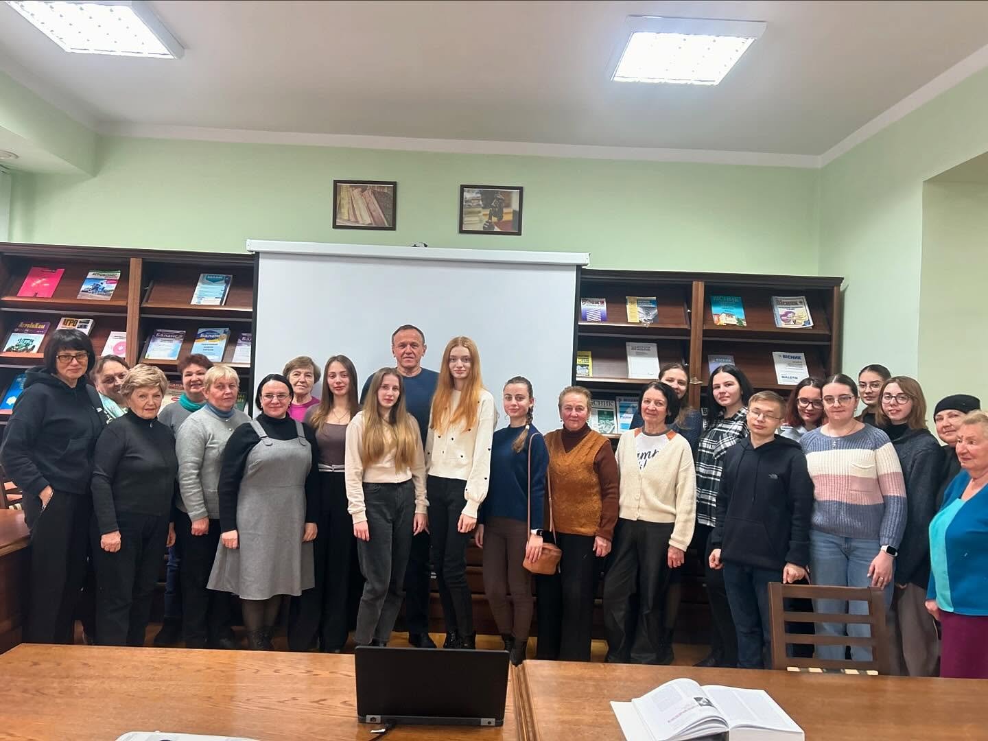 Літературна година «Любити безмежно життя і людей»