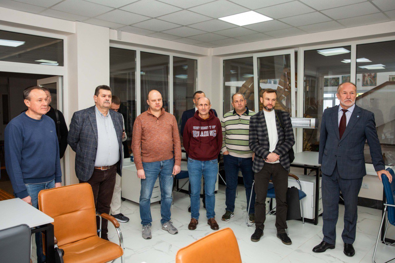 Делегація із НУБІПУ завітала у центр підтримки студентів ЗУНУ