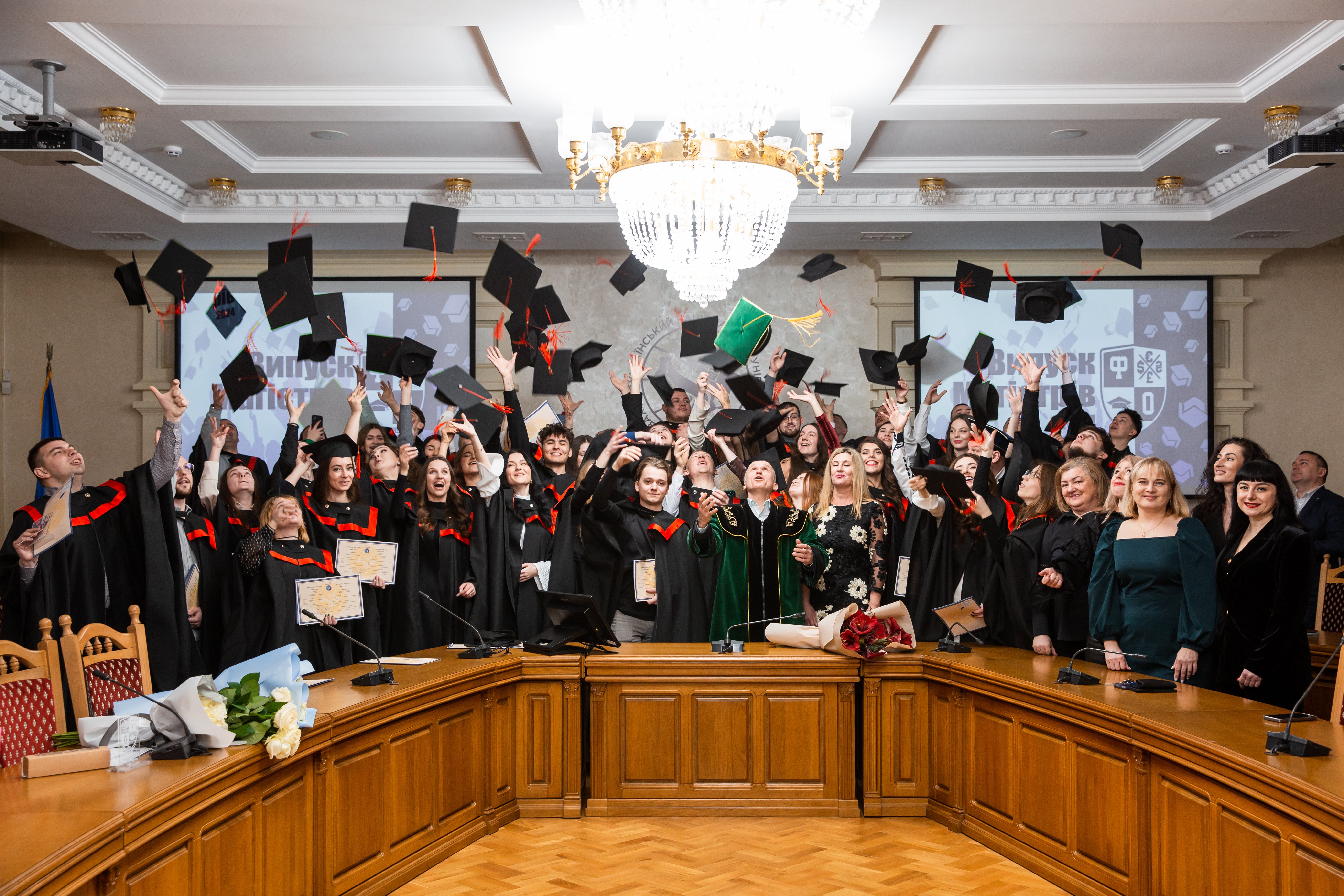Вручення дипломів магістрам факультету фінансів та обліку!