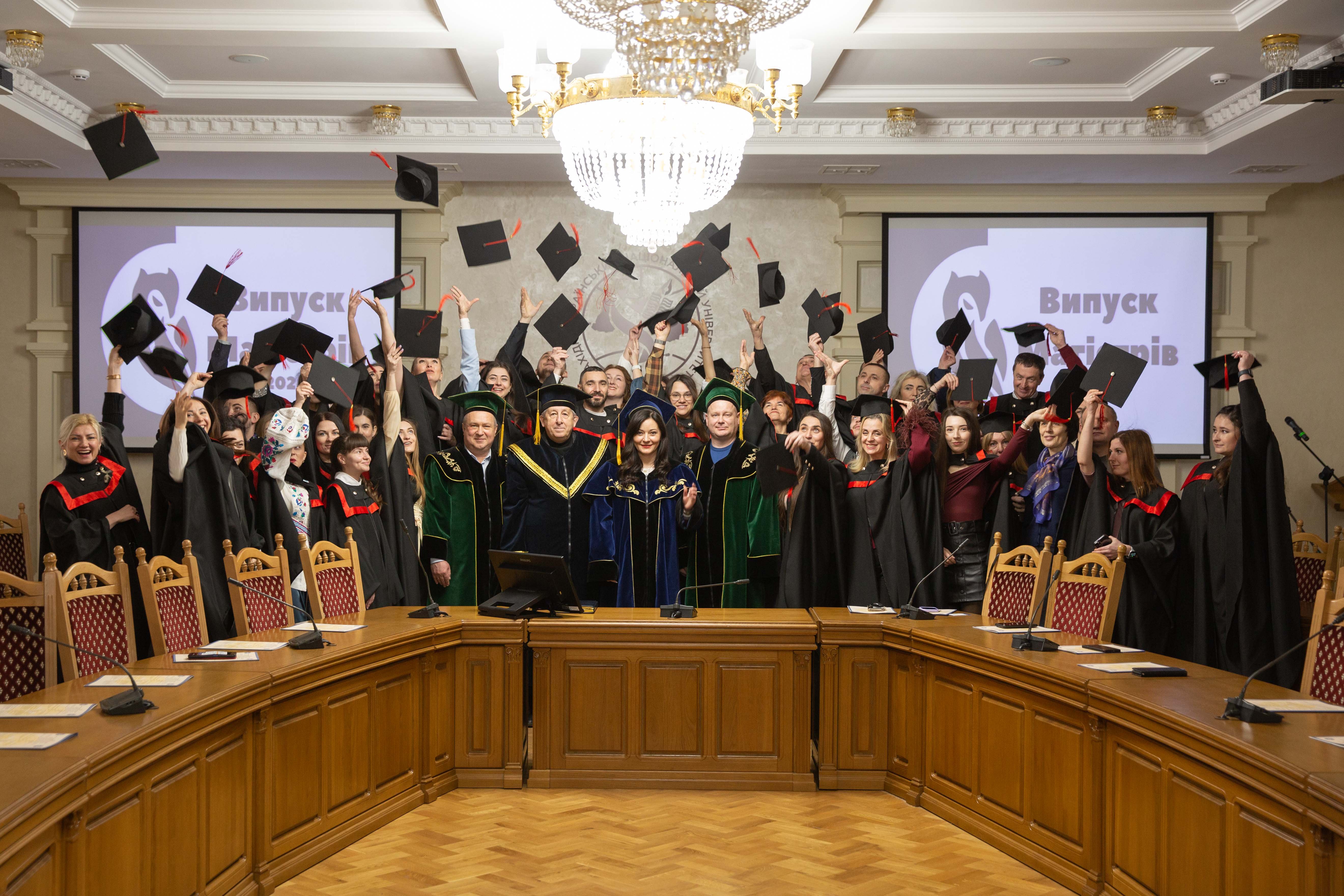 Вручення дипломів випускникам навчально-наукового інституту новітніх освітніх технологій
