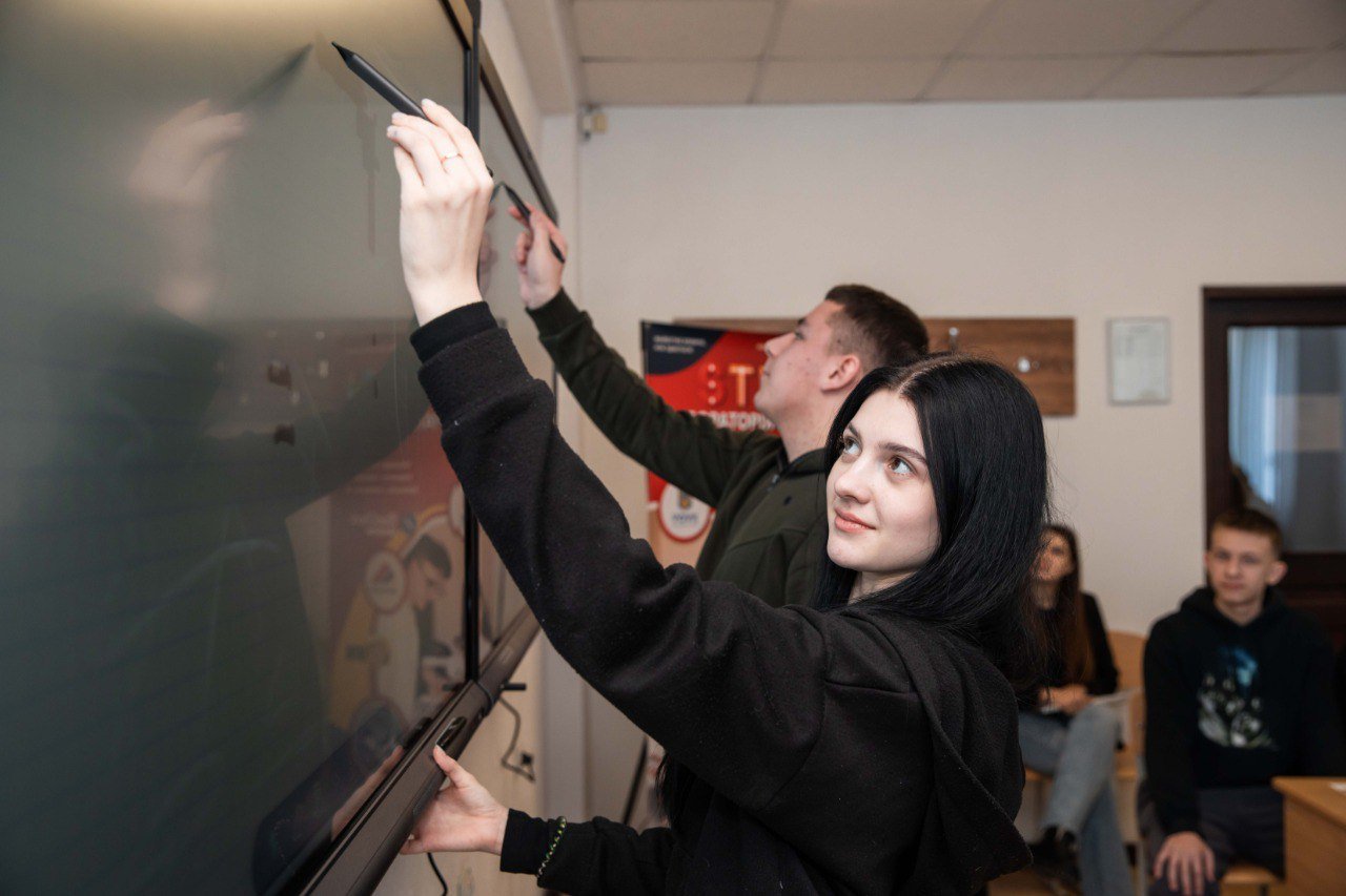 «STEM Kick-Off: Розпочинаємо еру відкриттів!»