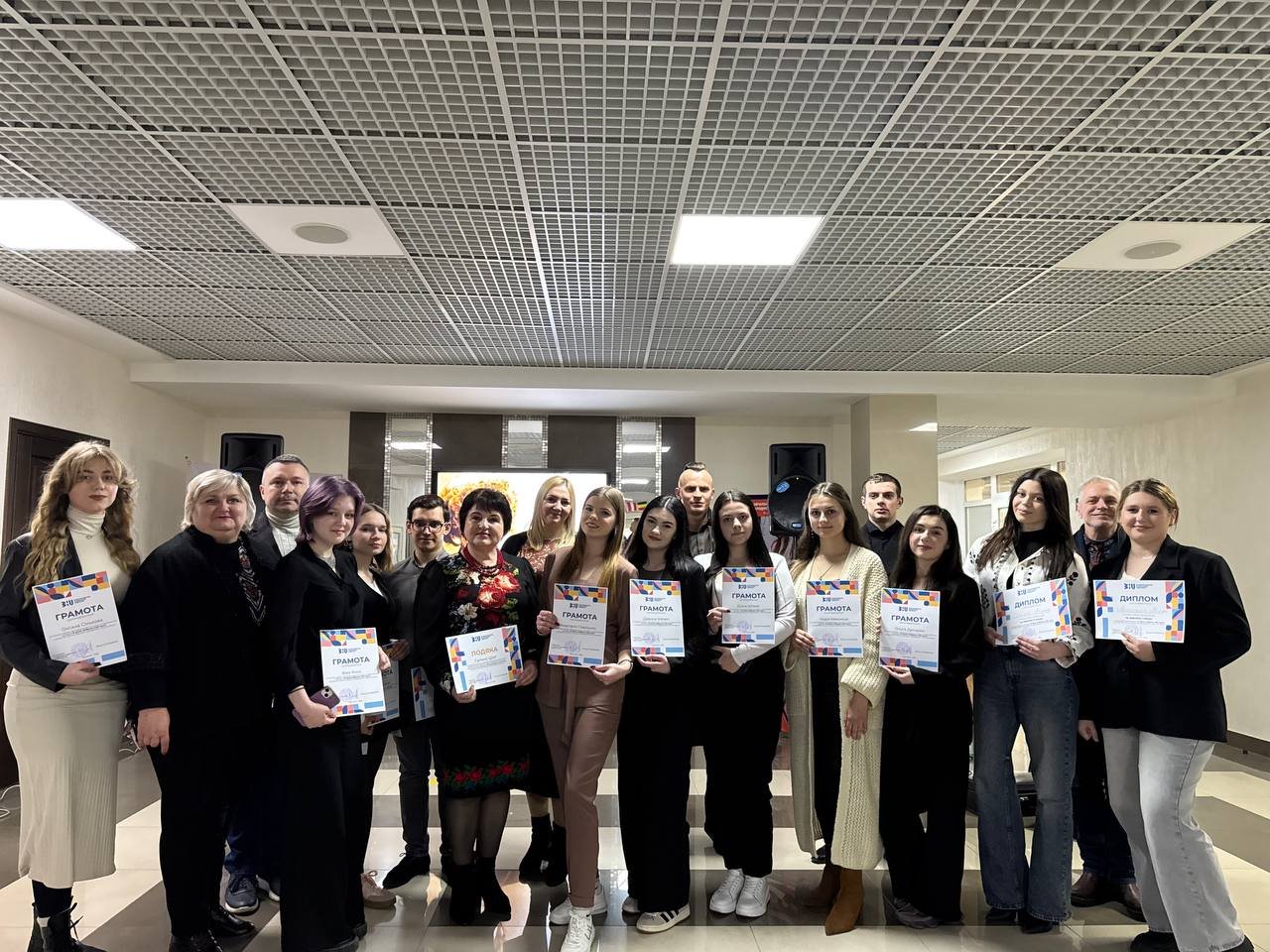 Літературний конкурс читців поезії «Я долю вибрала собі сама»