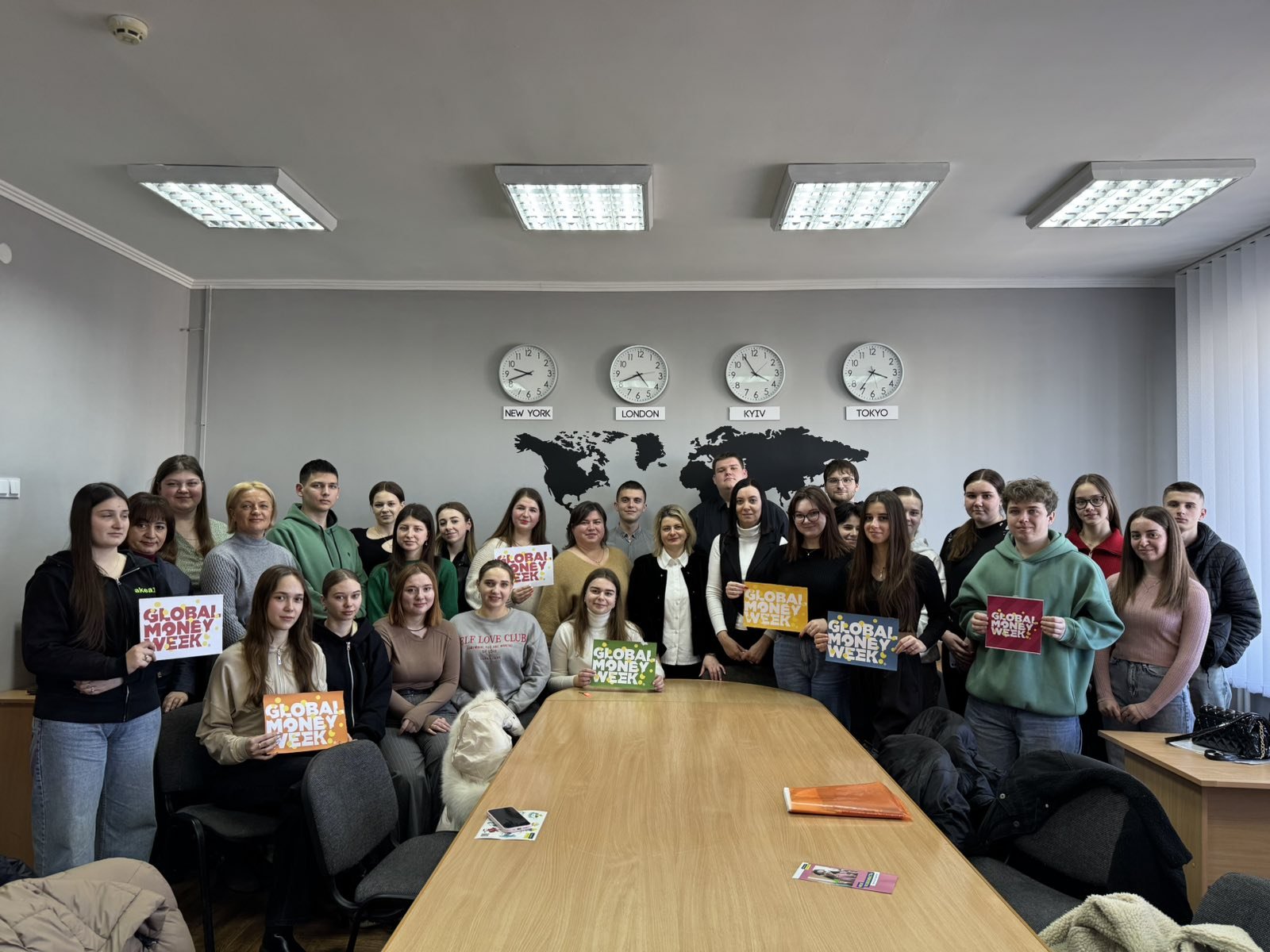 GLOBAL MONEY WEEK 2025. День другий: дискусійний майданчик «Неупереджена Фінансова Інформація Від Банкірів»