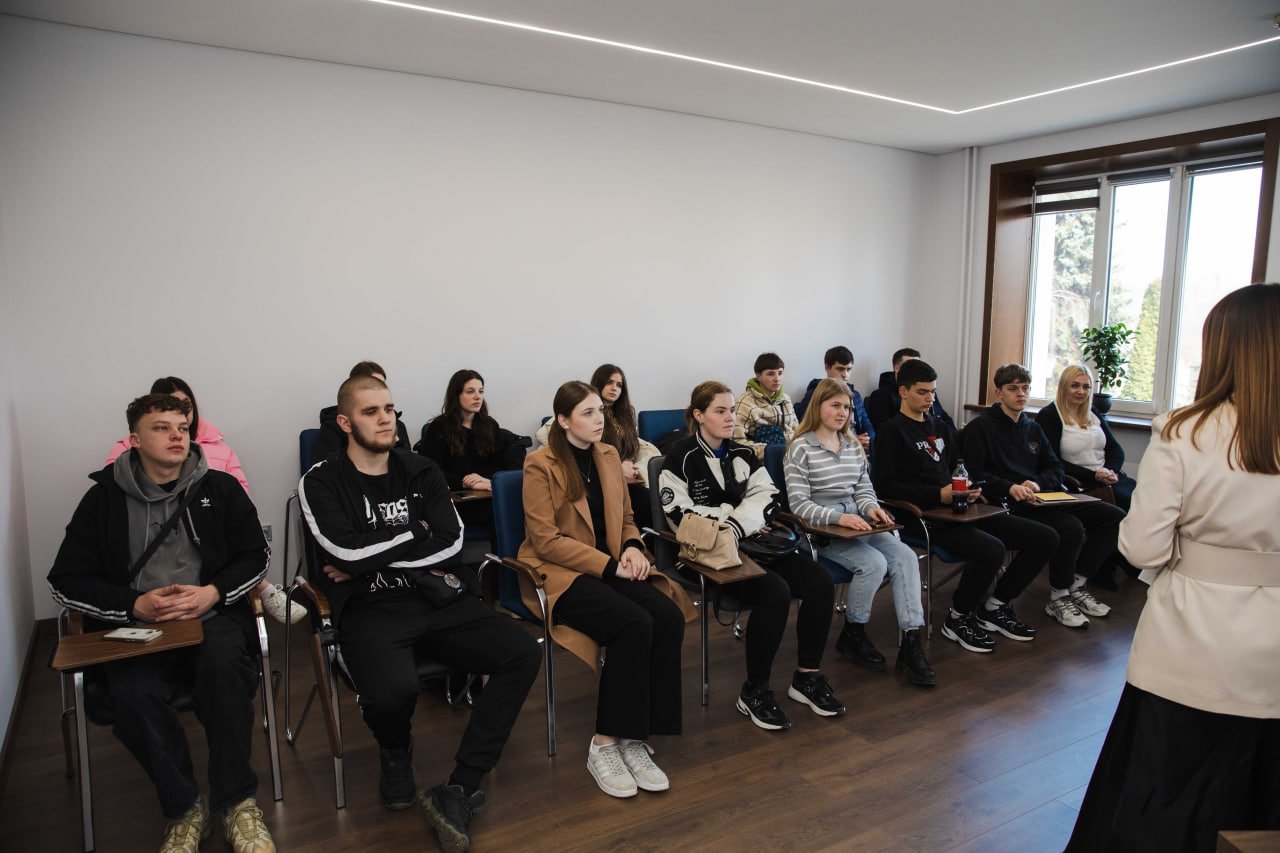 Тренінг «Світ складний, коли не створений для тебе: досвід ЄС»