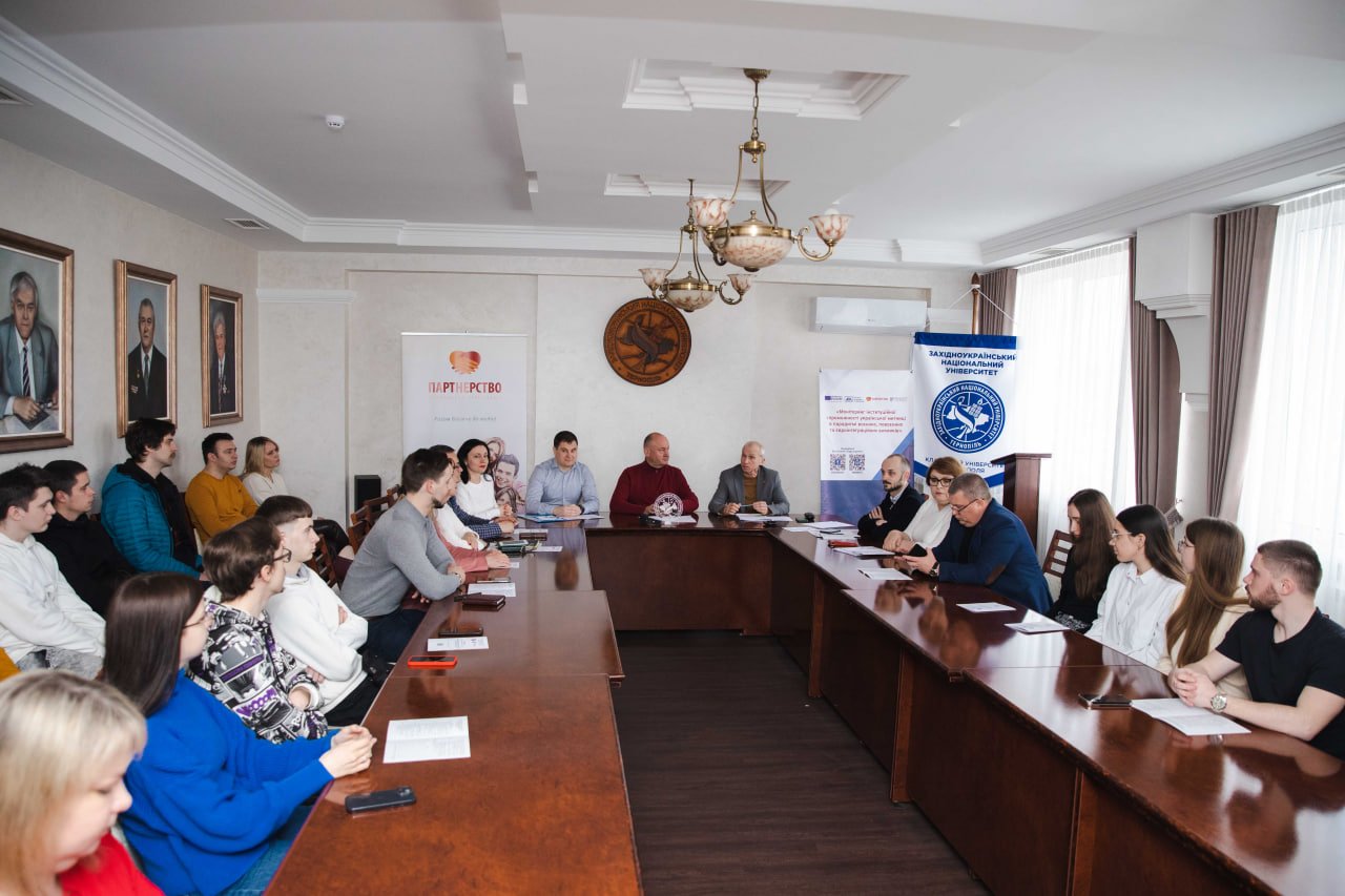 Відбувся науково-практичний круглий стіл «Професійні навички та можливості слухачів магістратури»