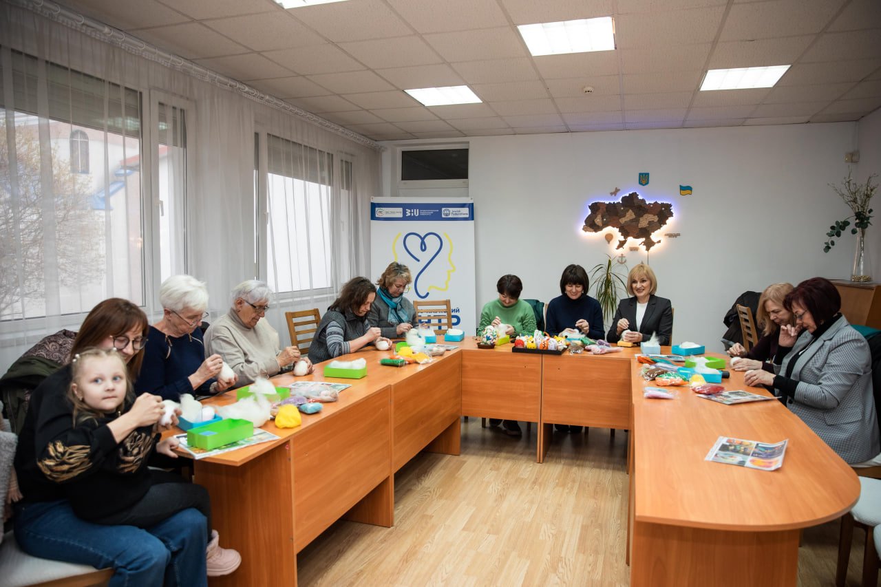 Майстер-клас з валяння великодніх писанок