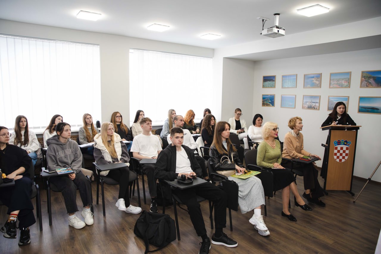 Триває освітньо-культурний курс «Південна Корея у світі культурної дипломатії: історія, мова, традиції, кухня»