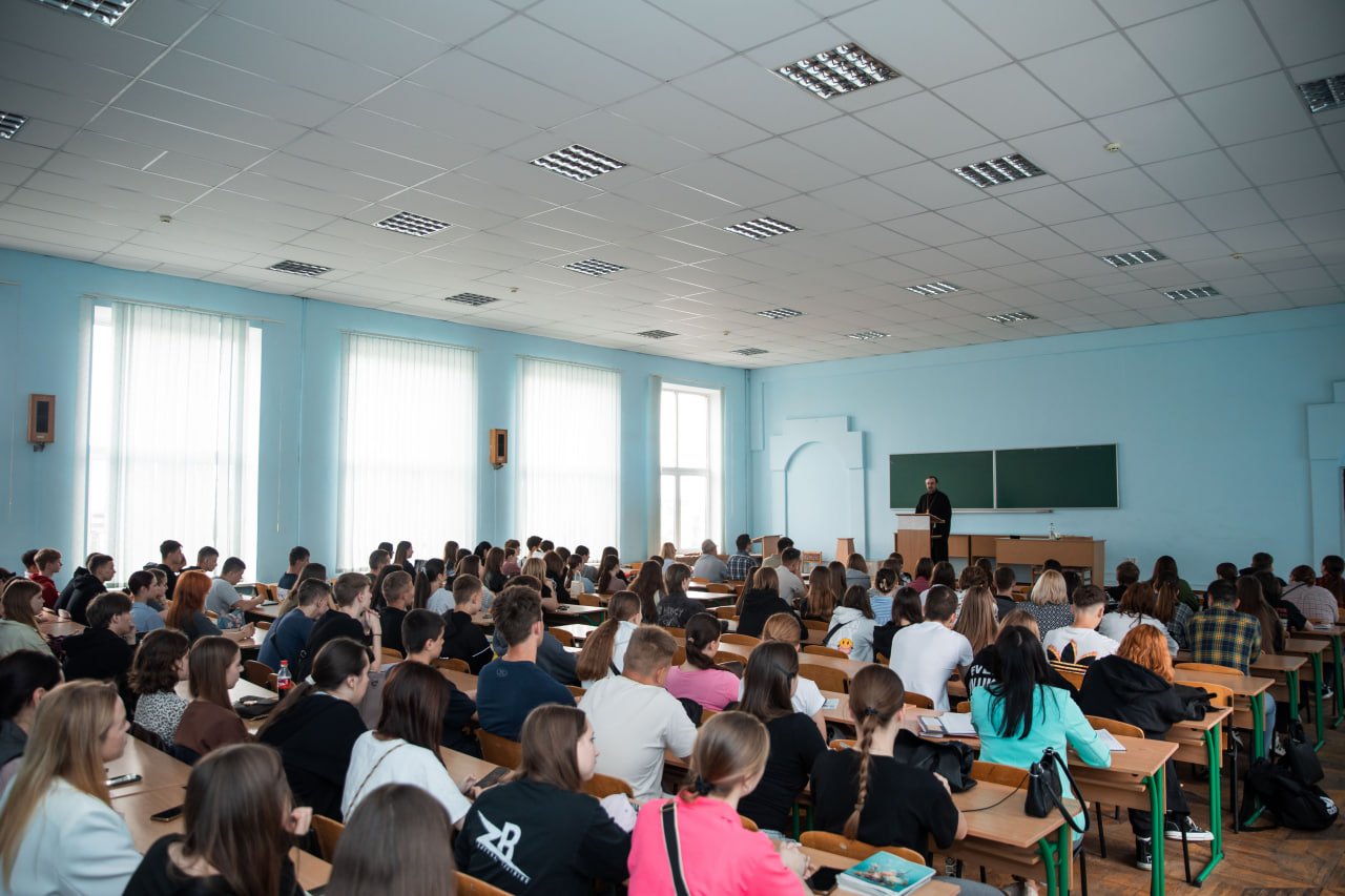 Зустріч митрополита Нестора зі студентами