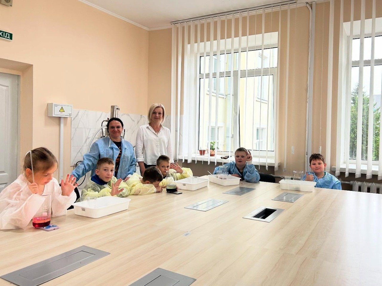Вихованці бібліотабору ЗУНУ здійснили наукову подорож до лабораторії хімічного аналізу