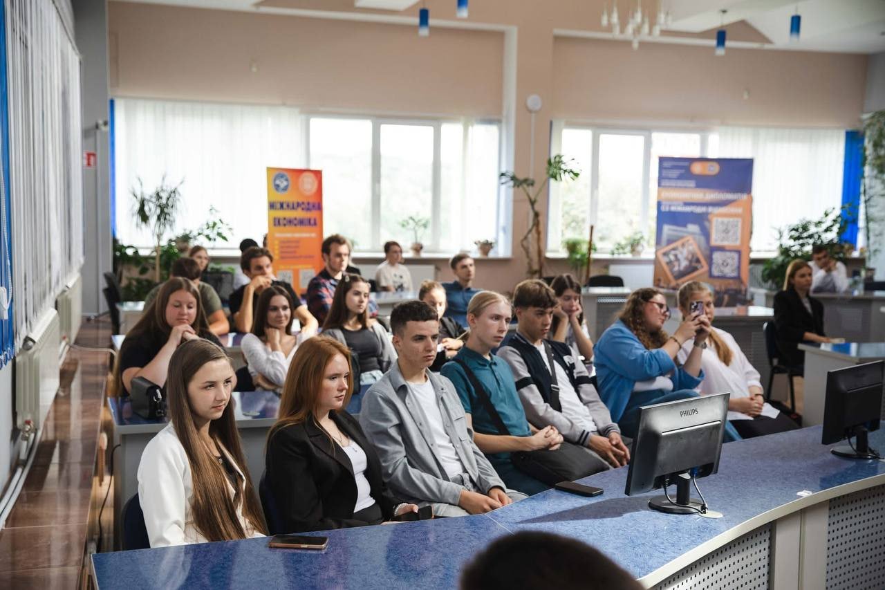 Зустріч студентів ЗУНУ з Почесними консулами
