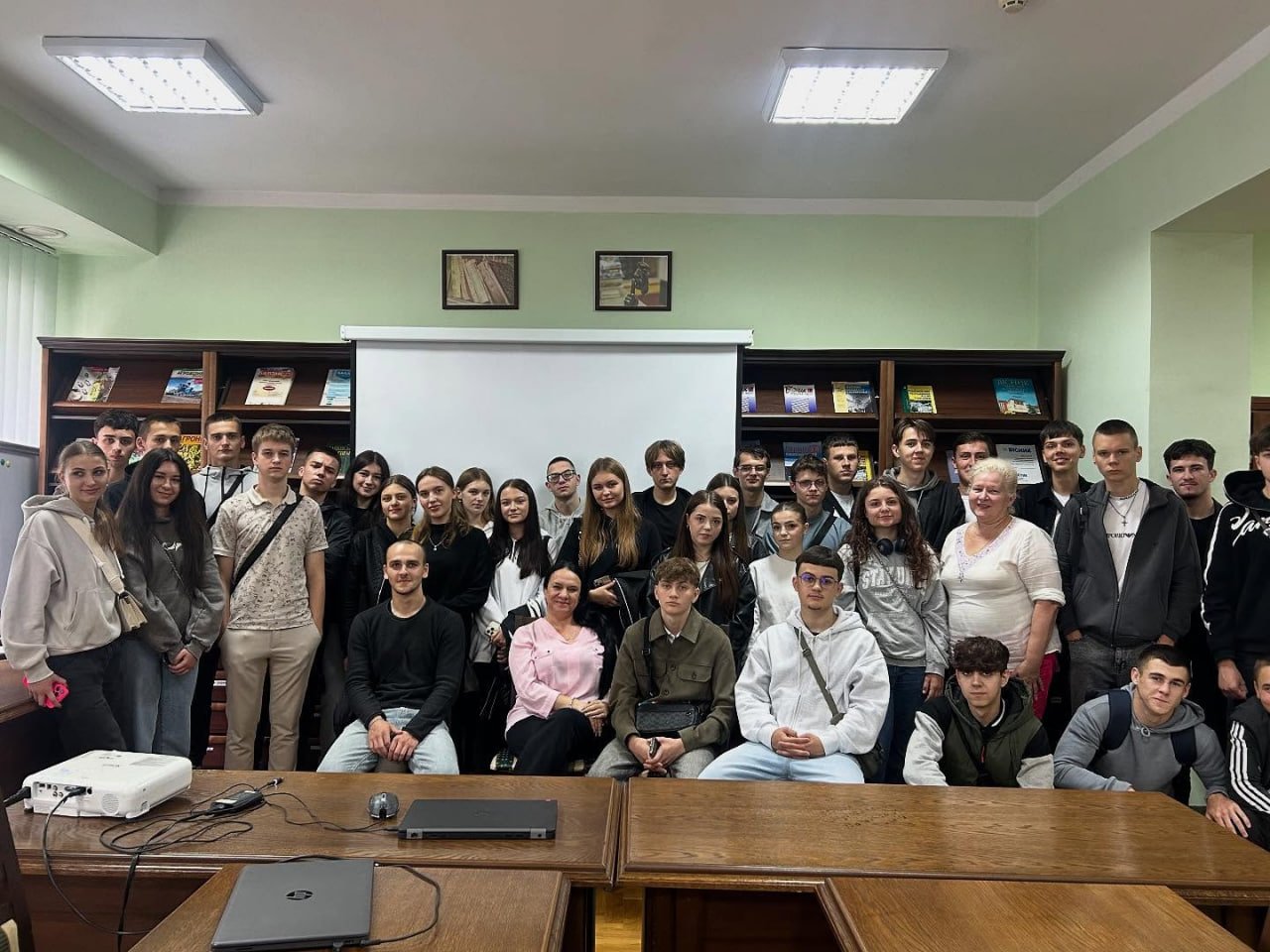 Бесіда «Бібліотека – скарбниця людської пам’яті: від глиняних табличок до цифрових світів»