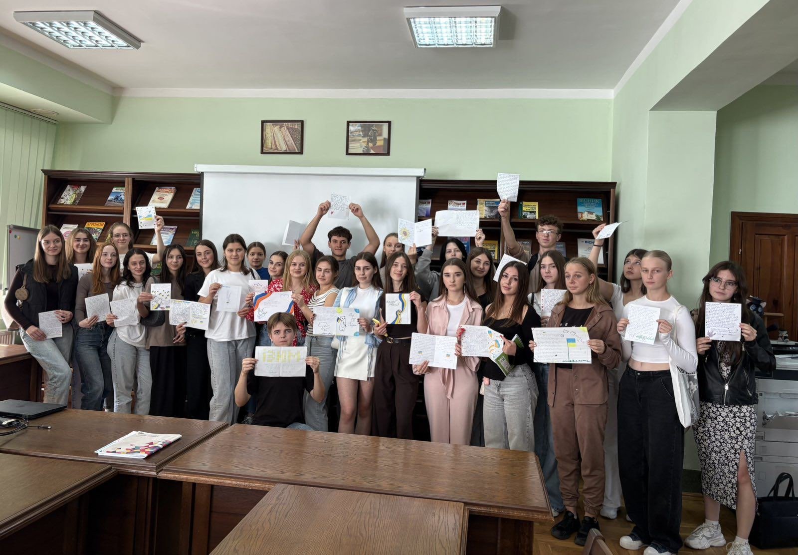 «Напиши листа захиснику і захисниці, намалюй життя»